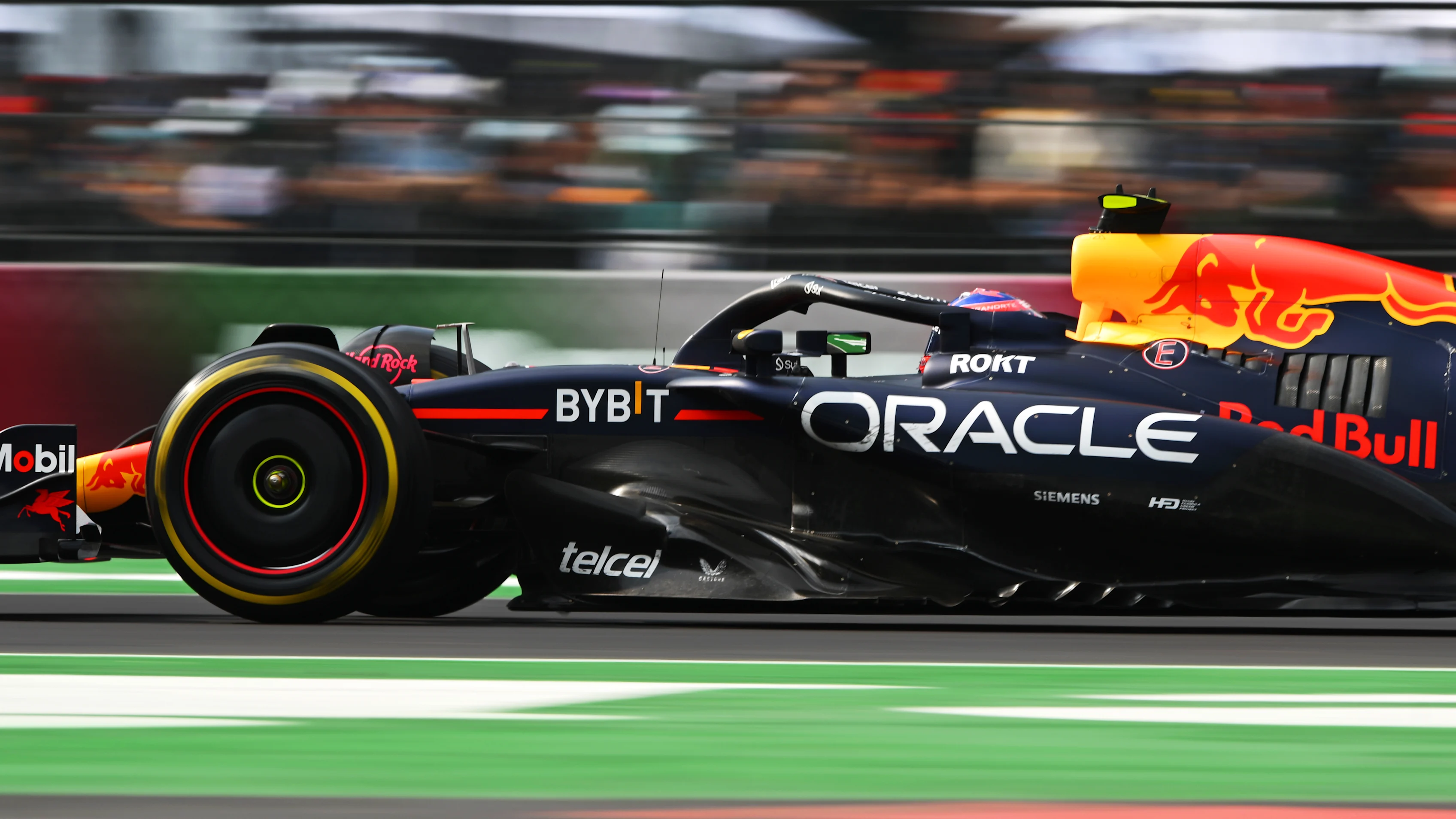 MEXICO CITY, MEXICO - OCTOBER 27: Sergio Perez of Mexico driving the (11) Oracle Red Bull Racing