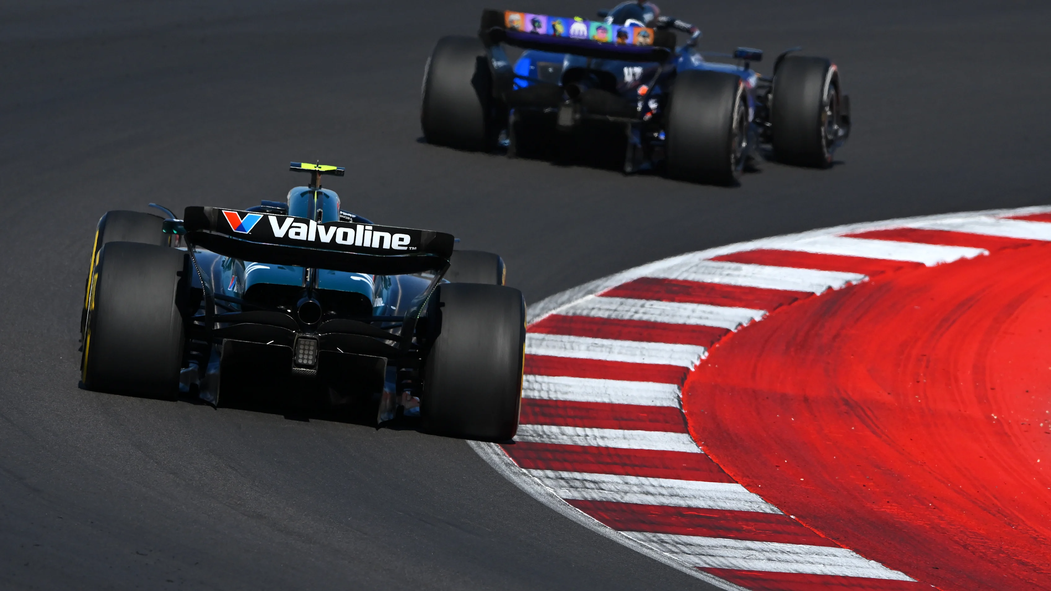 AUSTIN, TEXAS - OCTOBER 20: Fernando Alonso of Spain driving the (14) Aston Martin AMR24 Mercedes