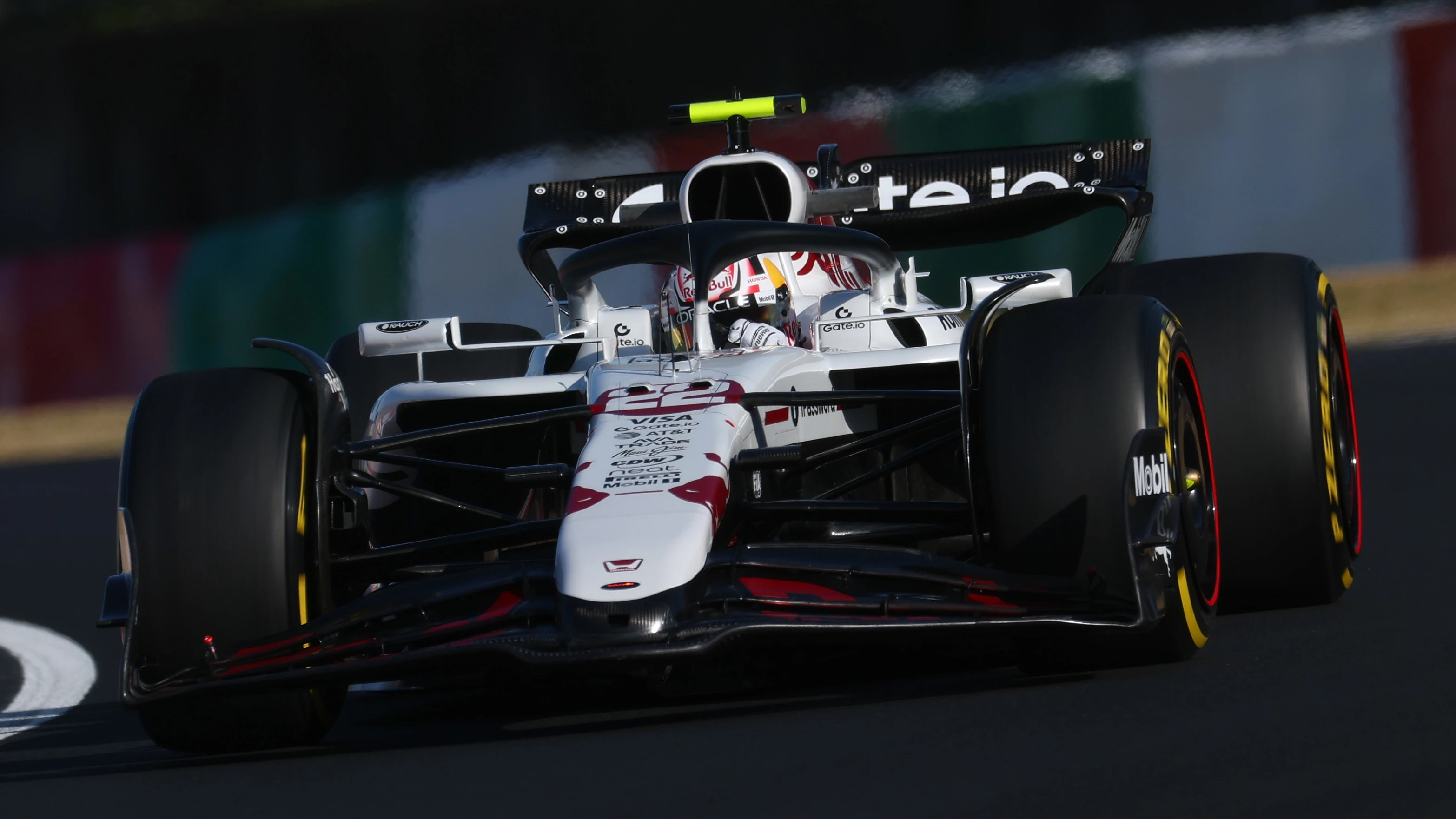 SUZUKA, JAPAN - APRIL 04: Yuki Tsunoda of Japan driving the (22) Oracle Red Bull Racing RB21 on