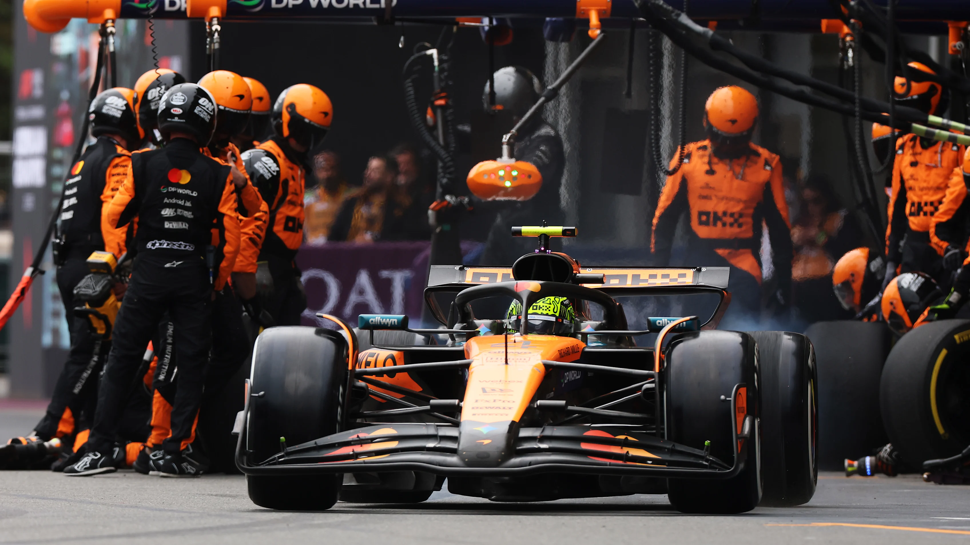 BAKU, AZERBAIJAN - SEPTEMBER 21: Lando Norris of Great Britain driving the (4) McLaren MCL39