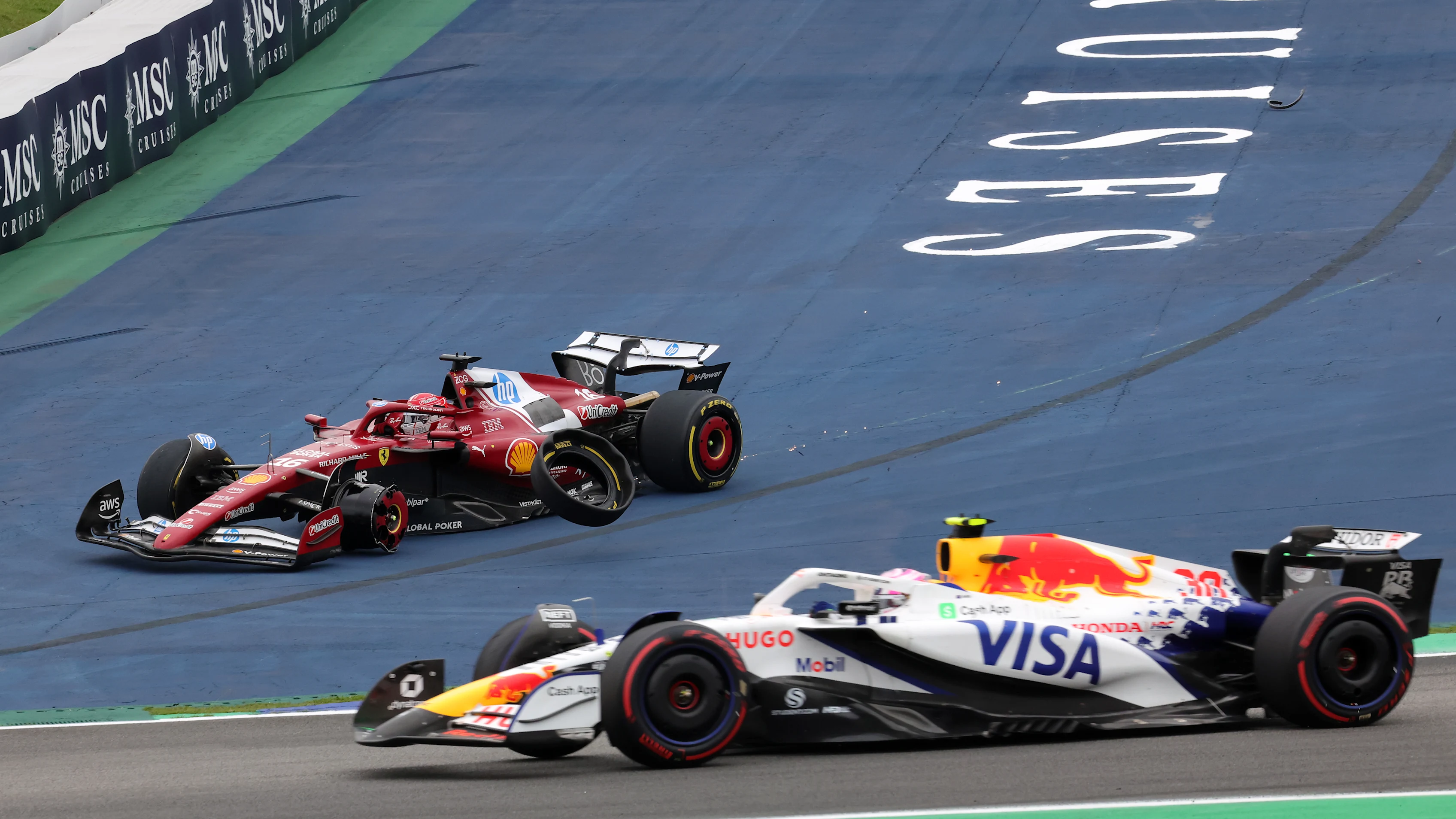 SAO PAULO, BRAZIL - NOVEMBER 09: Liam Lawson of New Zealand driving the (30) Visa Cash App Racing