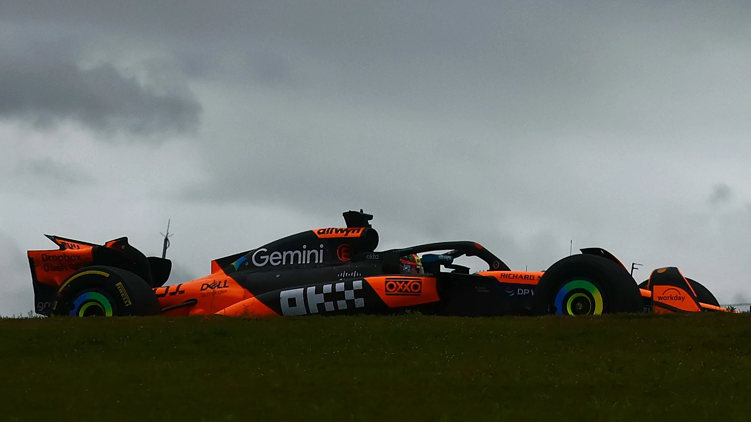 SAO PAULO, BRAZIL - NOVEMBER 09: Oscar Piastri of Australia driving the (81) McLaren MCL39 Mercedes