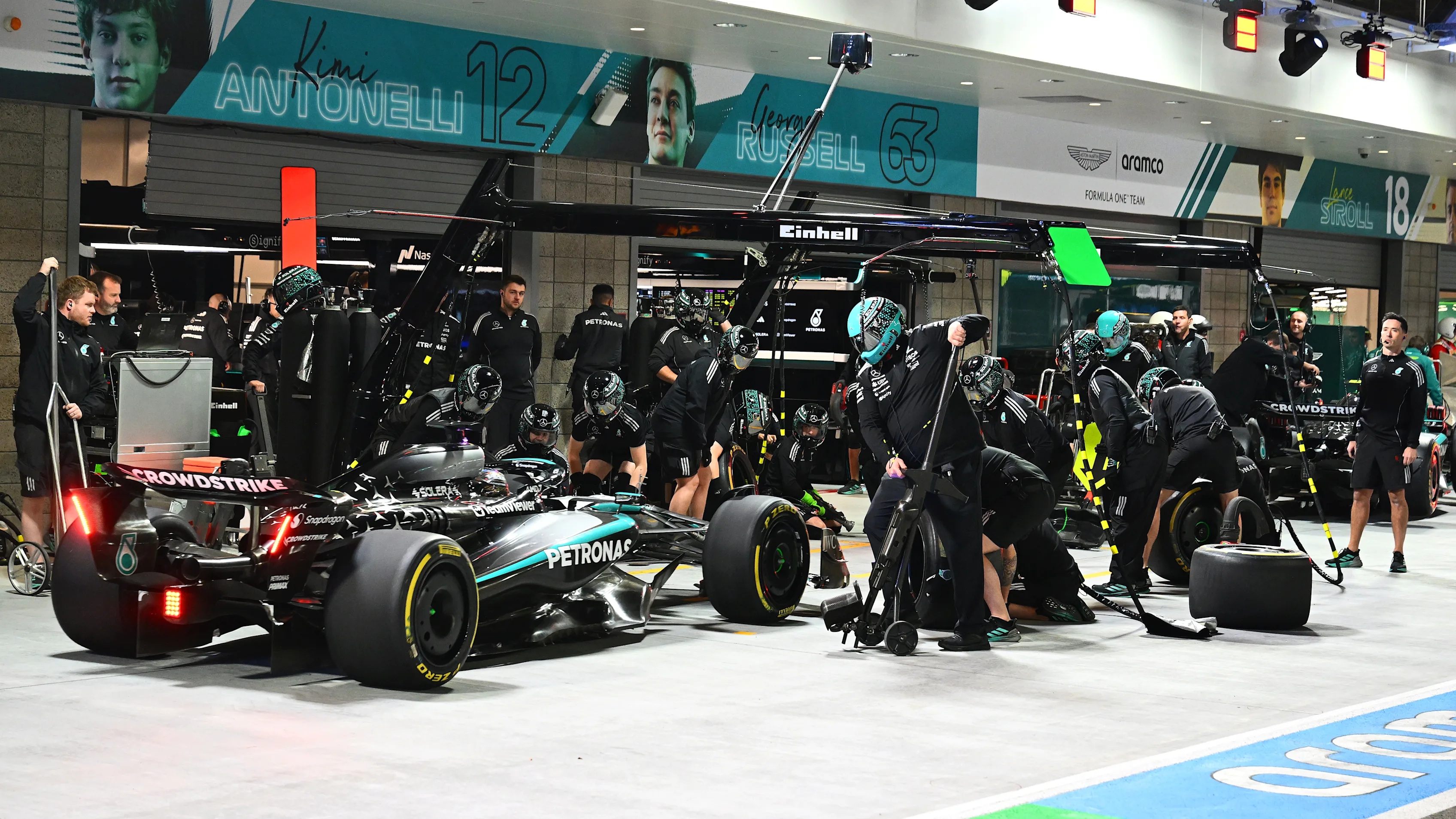 LAS VEGAS, NEVADA - NOVEMBER 20: George Russell of Great Britain driving the (63) Mercedes AMG