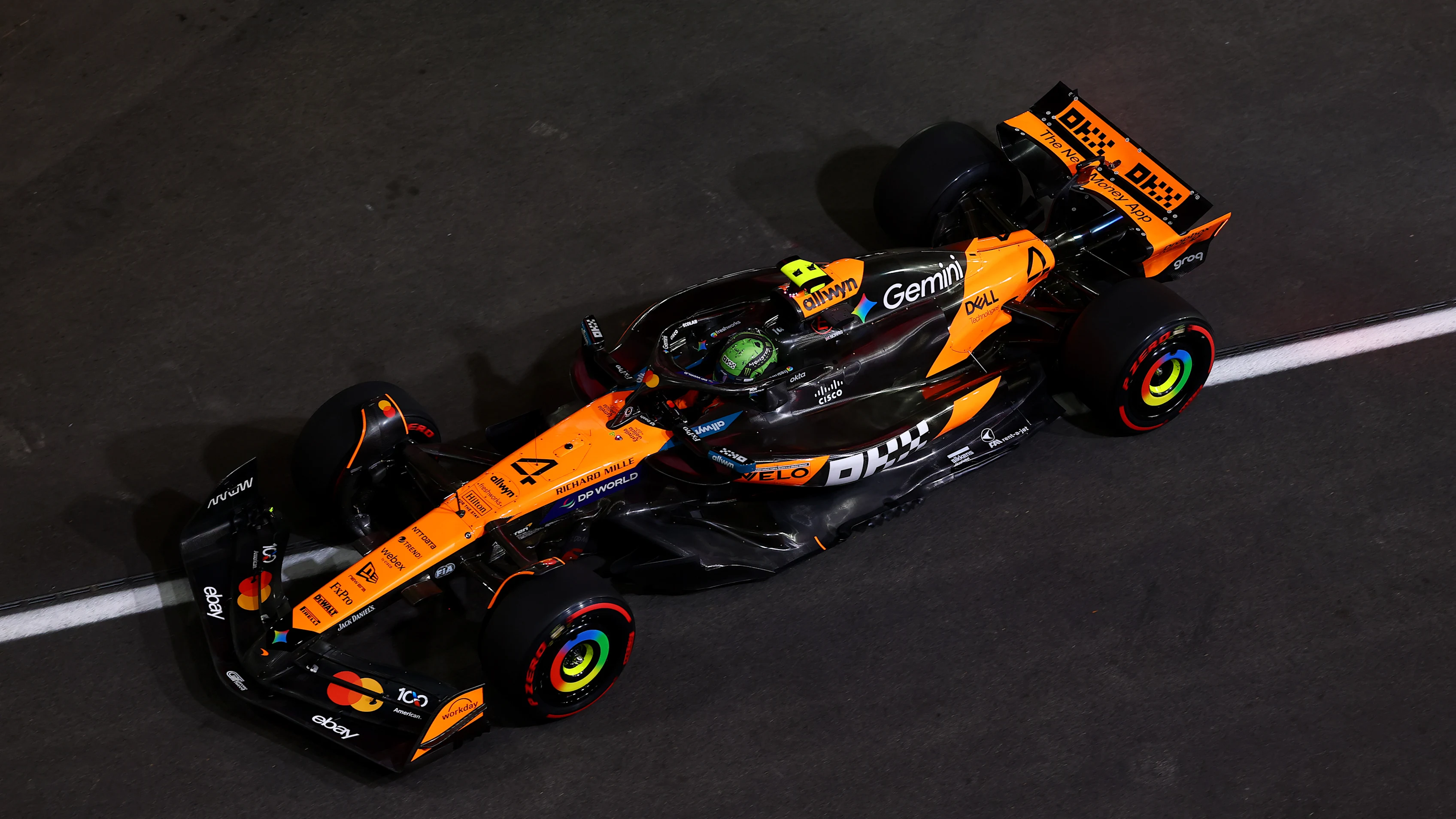 LAS VEGAS, NEVADA - NOVEMBER 20: Lando Norris of Great Britain driving the (4) McLaren MCL39