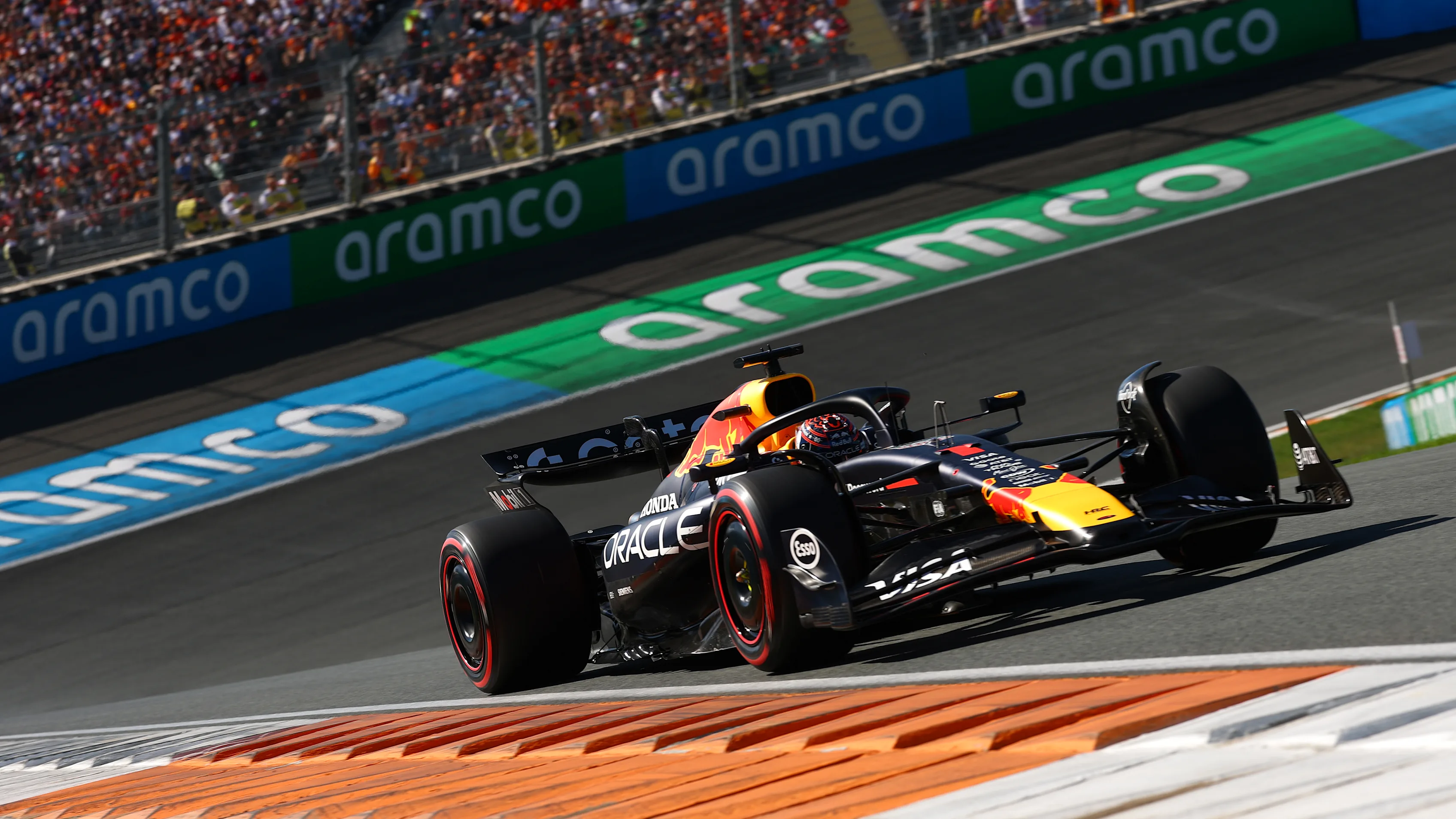 ZANDVOORT, NETHERLANDS - AUGUST 30: Max Verstappen of the Netherlands driving the (1) Oracle Red Bull Racing RB21 on track during qualifying ahead of the F1 Grand Prix of Netherlands at Circuit Zandvoort on August 30, 2025 in Zandvoort, Netherlands. (Photo by Mark Thompson/Getty Images)