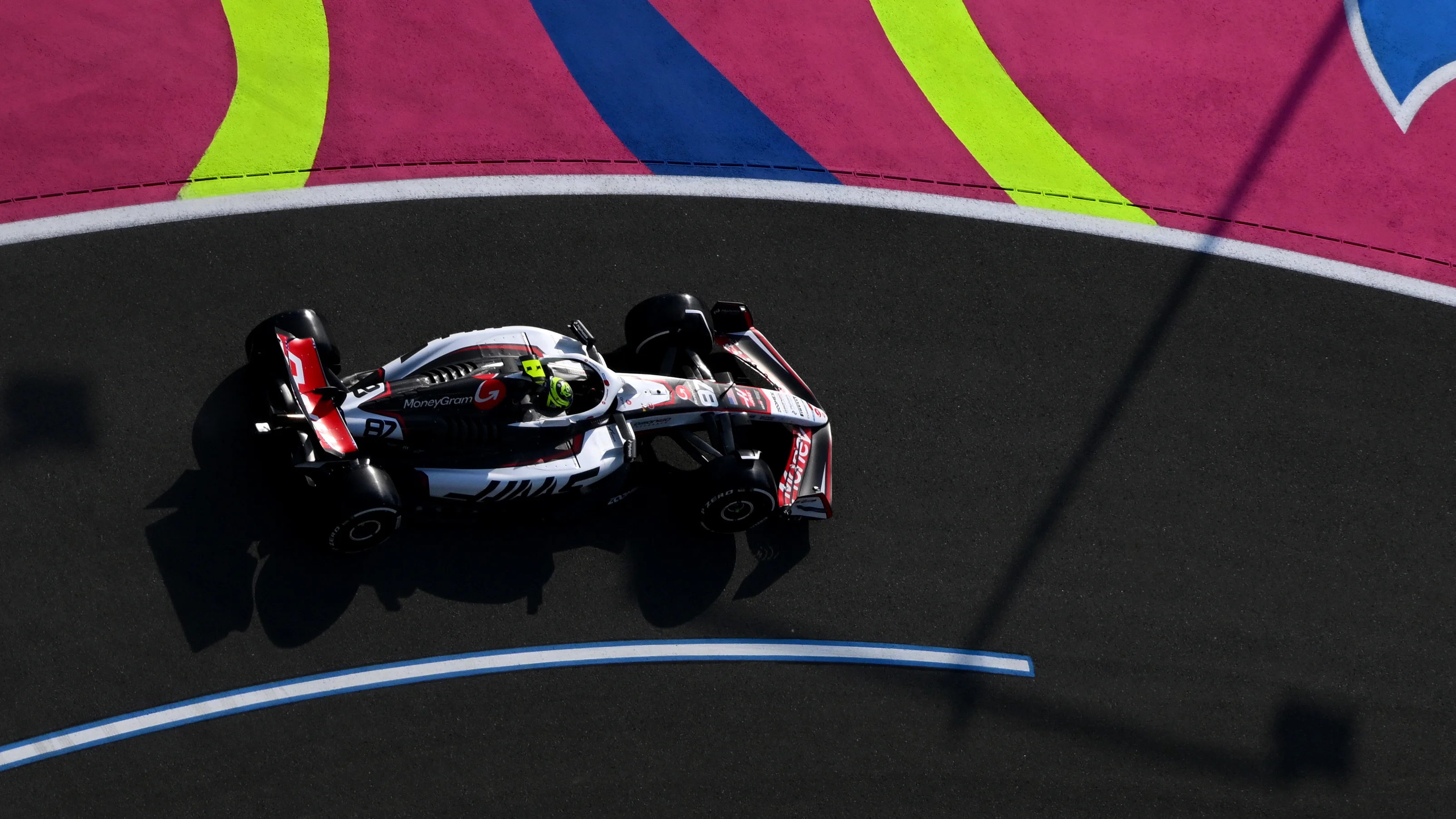 JEDDAH, SAUDI ARABIA - APRIL 18: Oliver Bearman of Great Britain driving the (87) Haas F1 VF-25