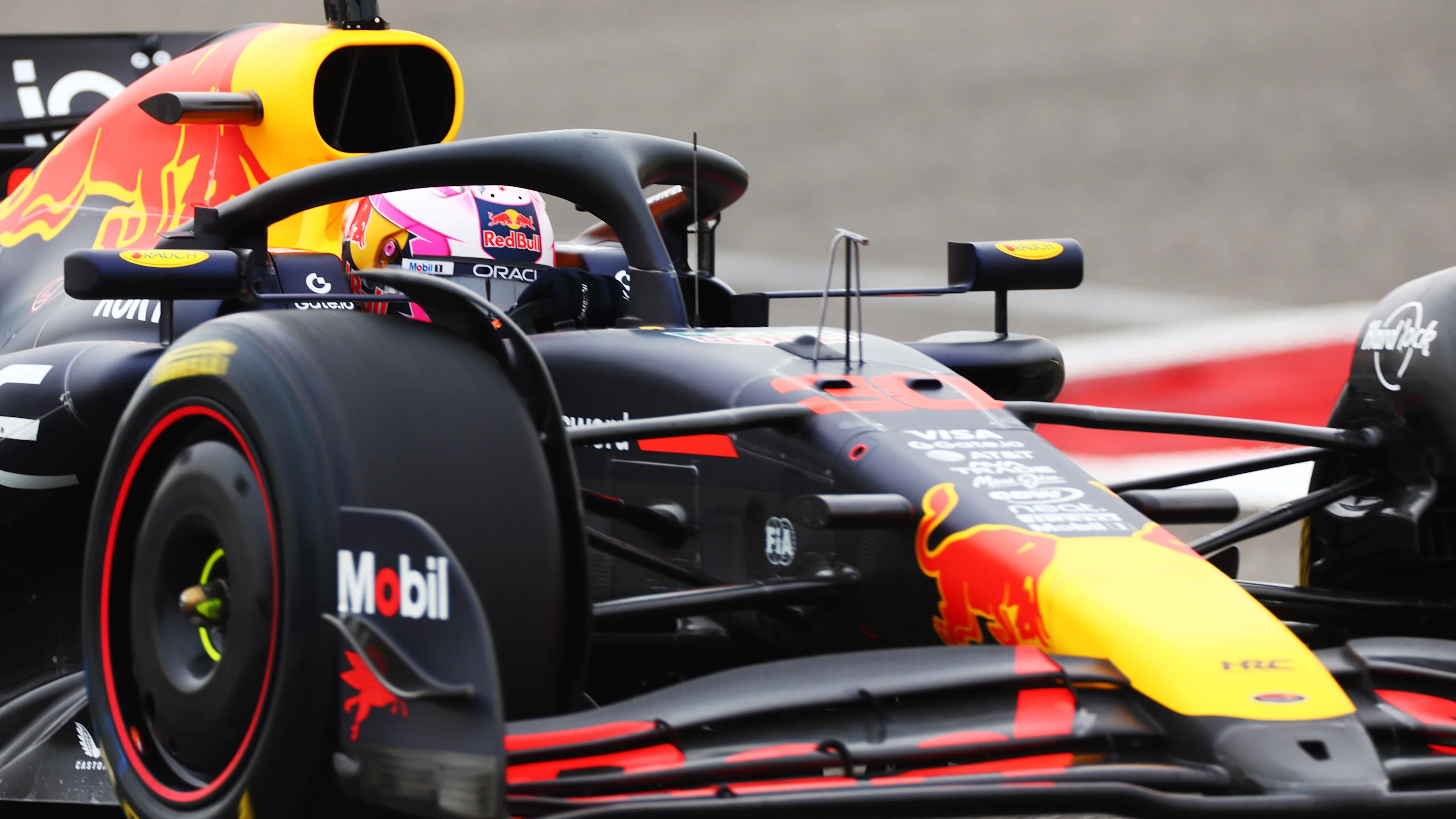 BAHRAIN, BAHRAIN - FEBRUARY 27: Liam Lawson of New Zealand driving the (30) Oracle Red Bull Racing