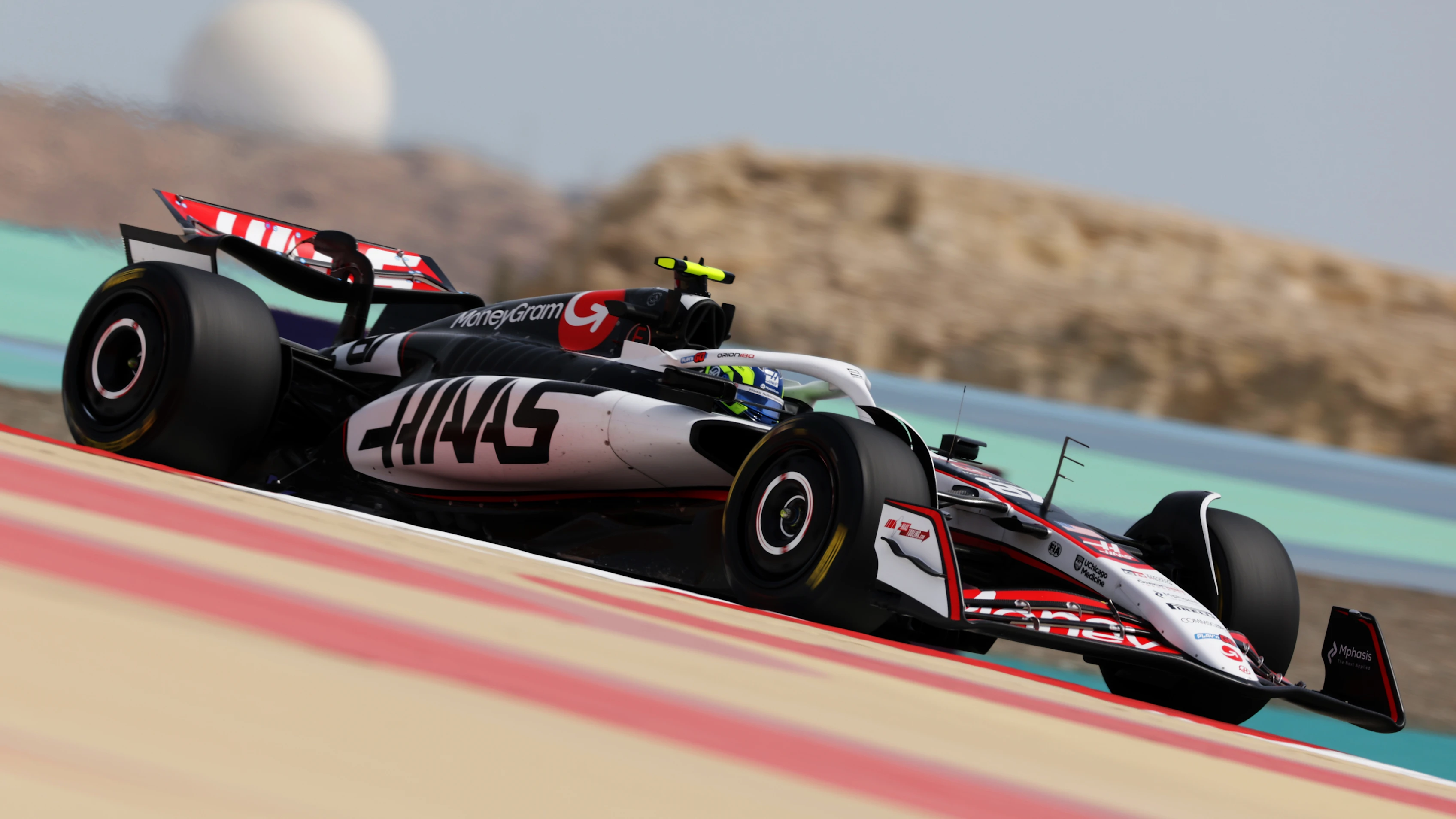 BAHRAIN, BAHRAIN - FEBRUARY 28: Oliver Bearman of Great Britain driving the (87) Haas F1 VF-25