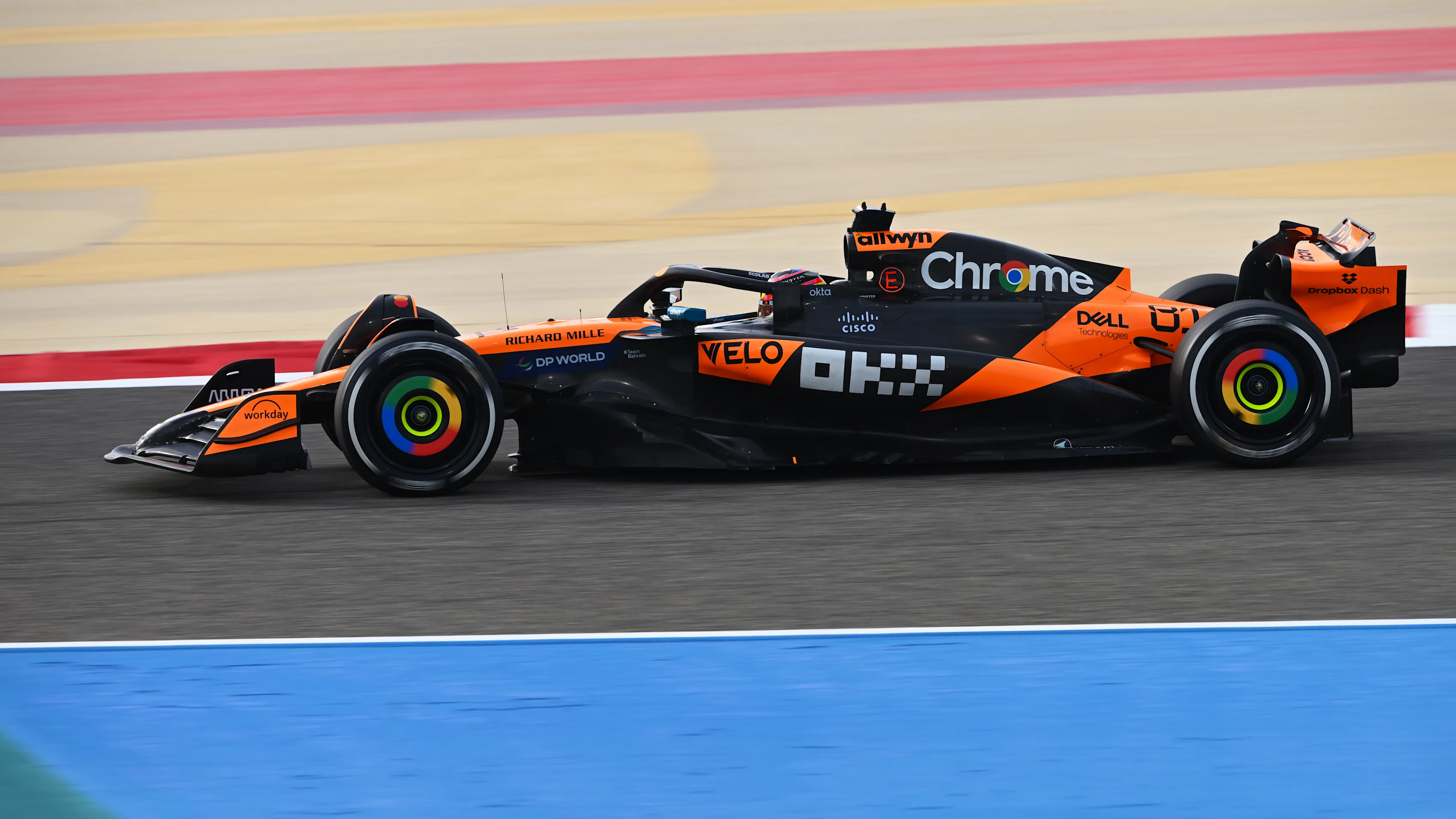 BAHRAIN, BAHRAIN - FEBRUARY 28: Oscar Piastri of Australia driving the (81) McLaren MCL39 Mercedes