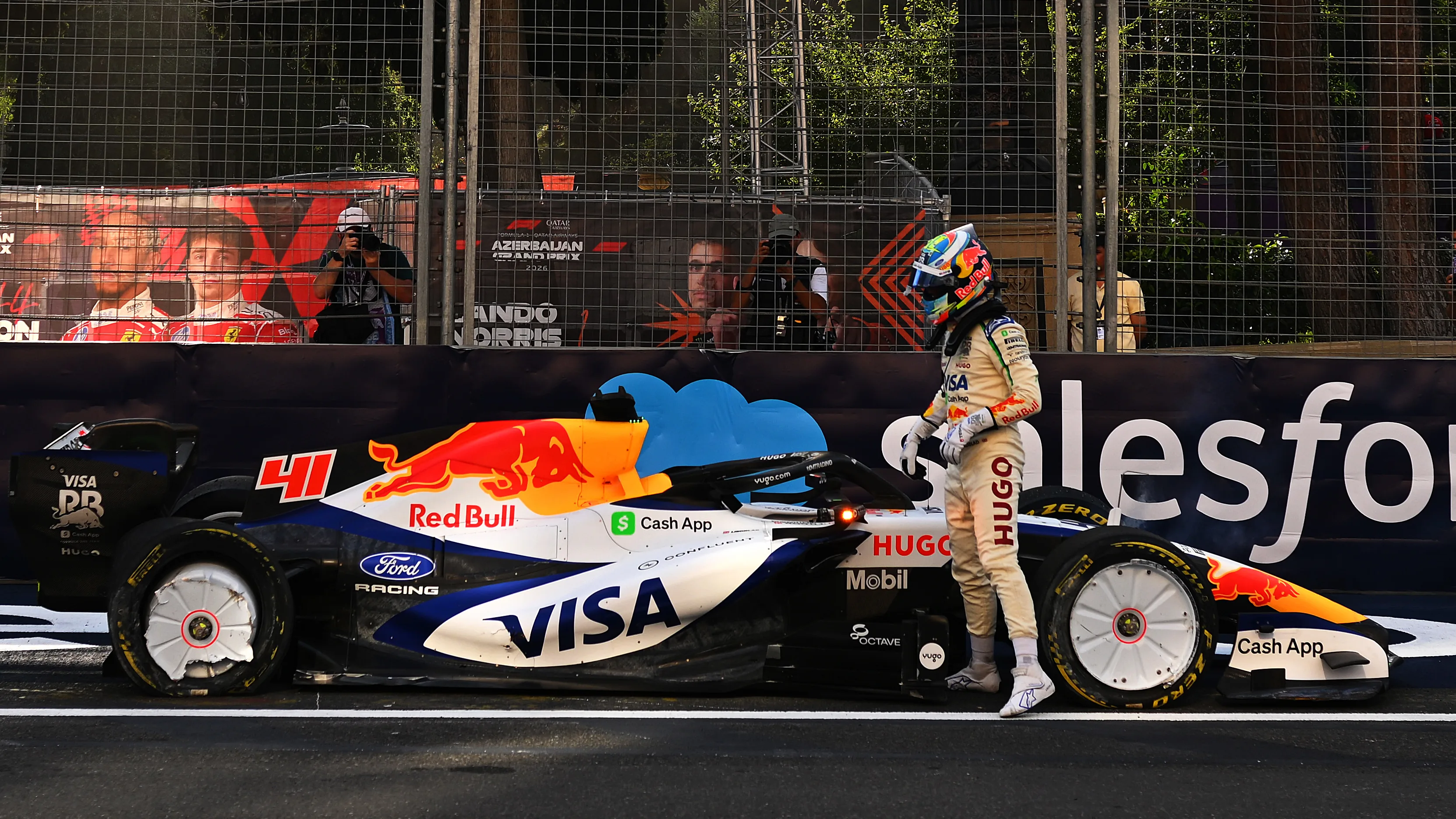 BAKU, AZERBAIJAN - SEPTEMBER 24: Arvid Lindblad of Great Britain driving the (41) Visa Cash App