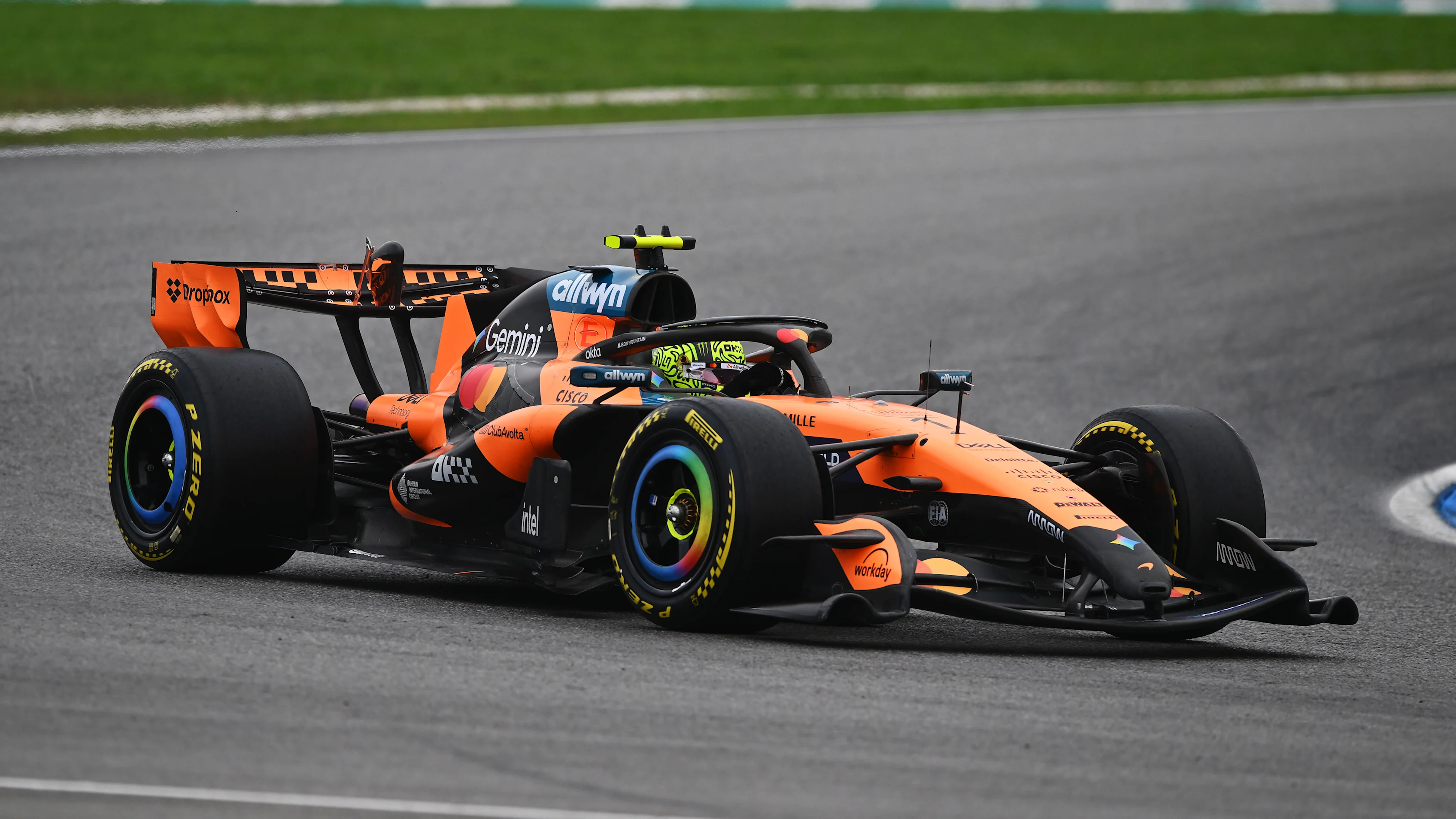 KUALA LUMPUR, MALAYSIA - OCTOBER 04: Lando Norris of Great Britain driving the (1) McLaren MCL40