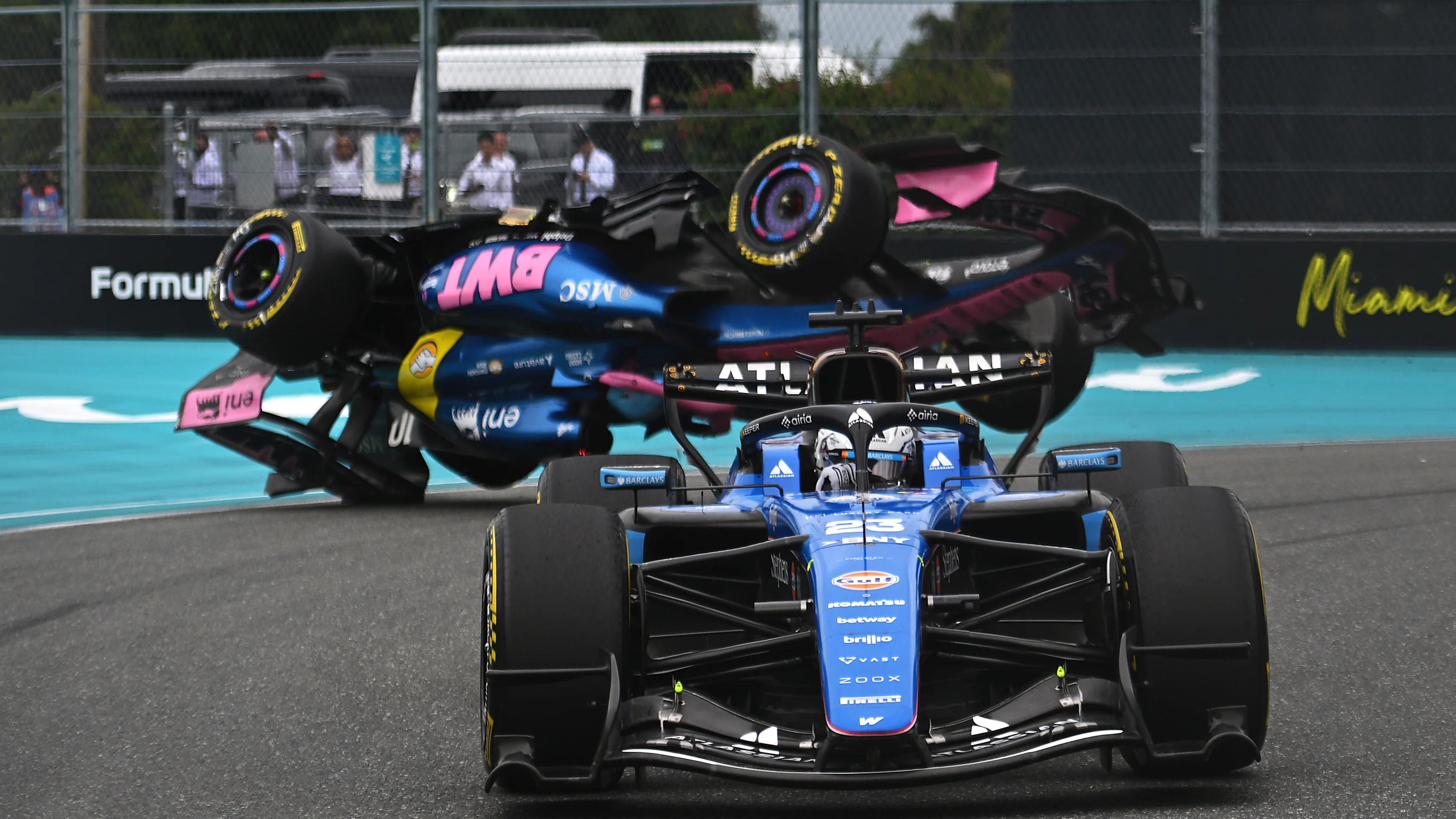 MIAMI, FLORIDA - MAY 03: Alexander Albon of Thailand driving the (23) Williams FW48 Mercedes leads as Pierre Gasly of France driving the (10) Alpine F1 A526 Mercedes crashes during the F1 Grand Prix of Miami at Miami International Autodrome on May 03, 2026 in Miami, Florida. (Photo by Rudy Carezzevoli/Getty Images)