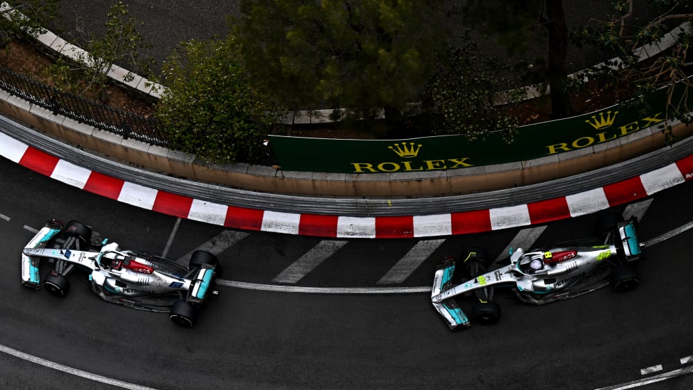 MONTE-CARLO, MÓNACO - 29 DE MAYO: George Russell de Gran Bretaña conduciendo el (63) Mercedes AMG