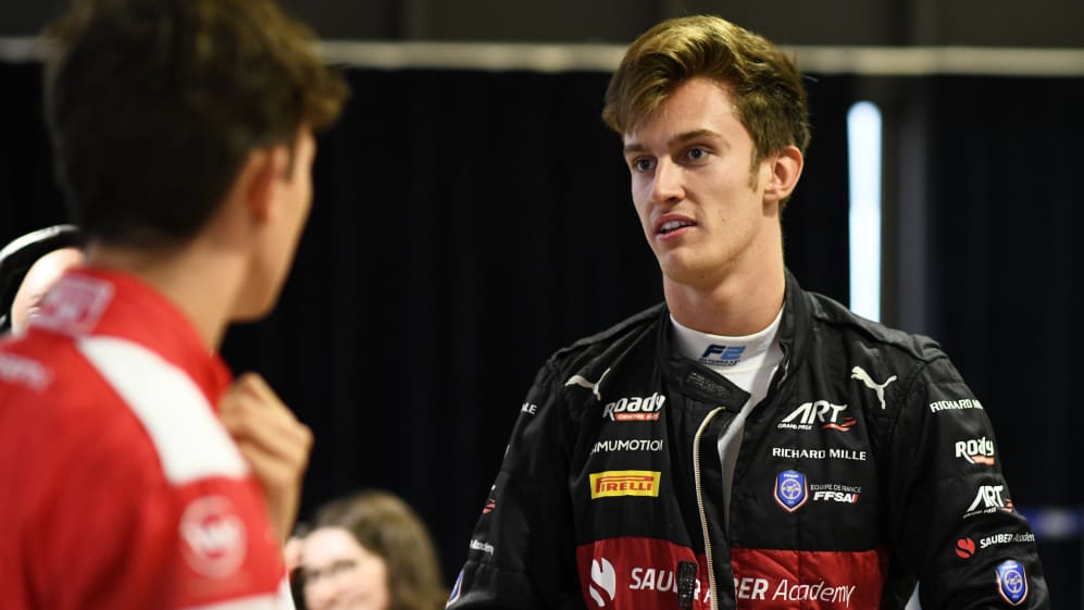 MONZA, ITALIA - 01 DE SEPTIEMBRE: Clasificatorio de la pole position Theo Pourchaire de Francia y ART Grand Prix