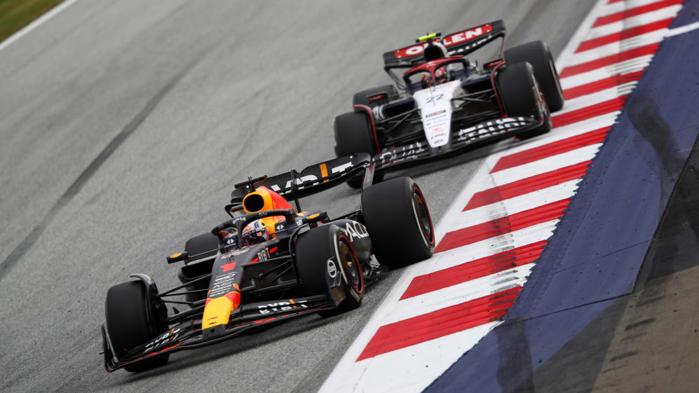 SPIELBERG, AUSTRIA - 2 DE JULIO: Max Verstappen de Holanda conduciendo el (1) Oracle Red Bull