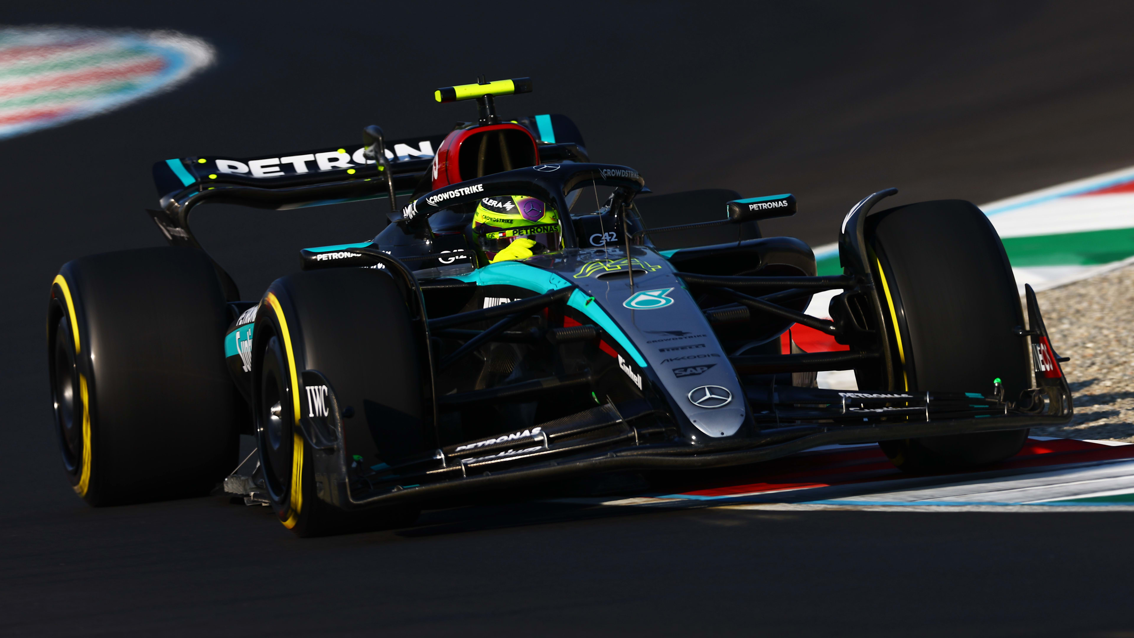 2024年イタリアグランプリFP2レポートとハイライト：モンツァでの2回目の練習走行でハミルトンがノリスとサインツをリード、一方マグヌッセンが赤旗を出す