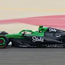 BAHRAIN, BAHRAIN - FEBRUARY 26: Gabriel Bortoleto of Brazil driving the (5) Kick Sauber C45 Ferrari
