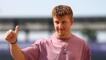 ABU DHABI, UNITED ARAB EMIRATES - DECEMBER 04: Liam Lawson of New Zealand and Visa Cash App Racing