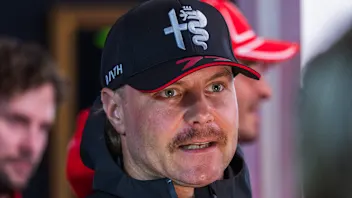 LAS VEGAS, NEVADA - NOVEMBER 16: Valtteri Bottas of Finland driving the Alfa Romeo F1 C43 Ferrari