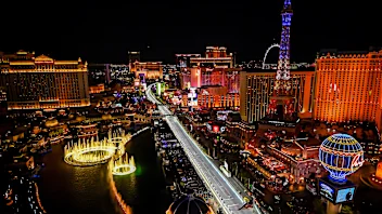 LAS VEGAS, NEVADA - NOVEMBER 23: Yuki Tsunoda of Japan driving the (22) Visa Cash App RB VCARB 01