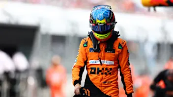 MEXICO CITY, MEXICO - OCTOBER 26: 17th placed qualifier Oscar Piastri of Australia and McLaren