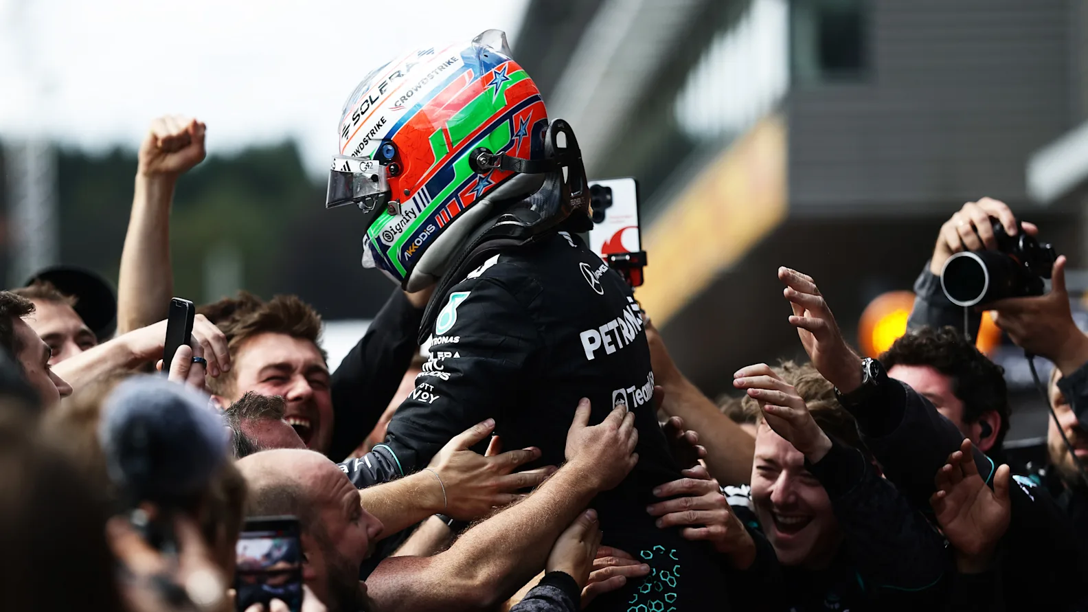 SPA, BELGIUM - JULY 19: Race winner Andrea Kimi Antonelli of Italy and Mercedes AMG Petronas F1 Team celebrates with his team in parc ferme during the F1 Grand Prix of Belgium at Circuit de Spa-Francorchamps on July 19, 2026 in Spa, Belgium. (Photo by Mark Thompson/Getty Images)