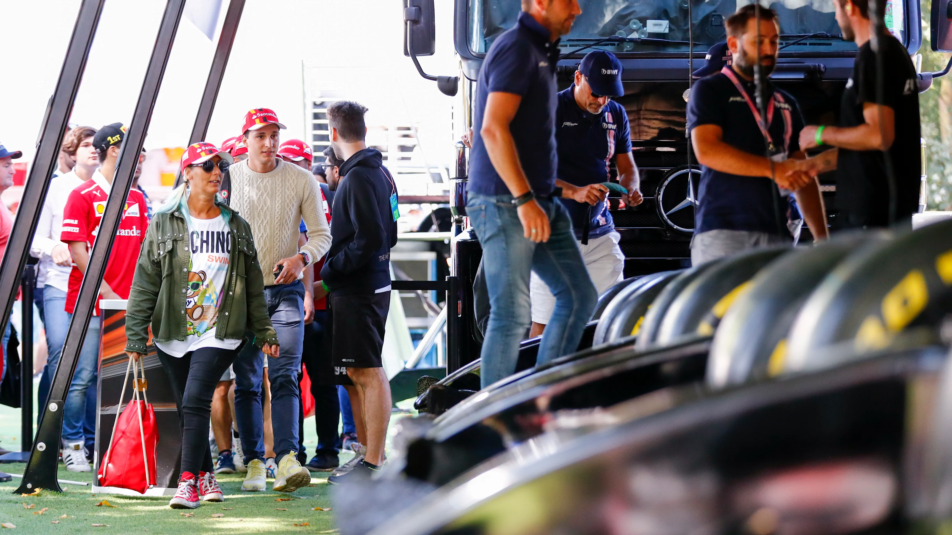 Autodromo Nazionale di Monza, Italy. Sunday 03 September 2017. Fans in the F1 Fanzone. (Photo by