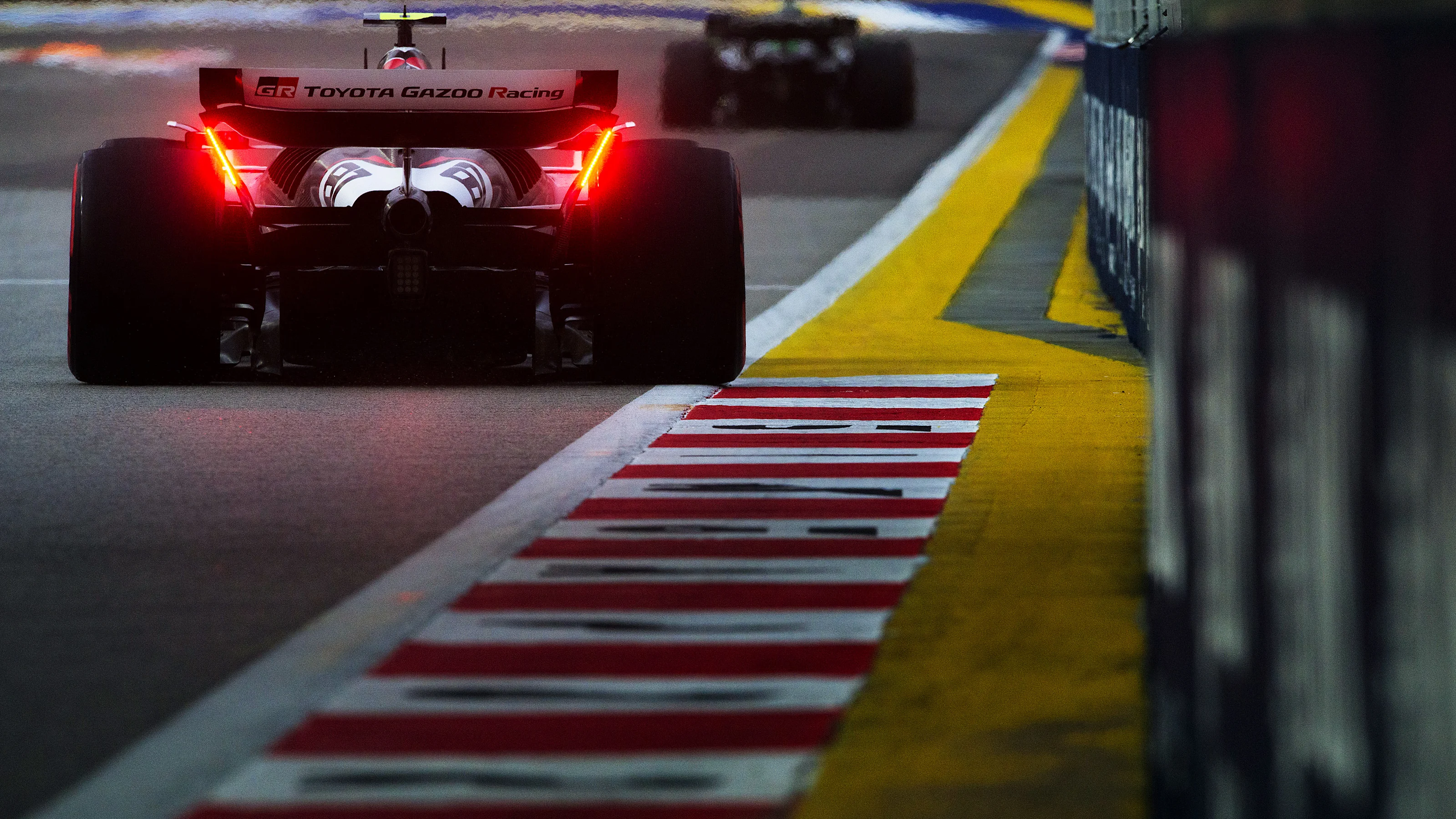 SINGAPORE, SINGAPORE - OCTOBER 03: Oliver Bearman of Great Britain driving the (87) Haas F1 VF-25