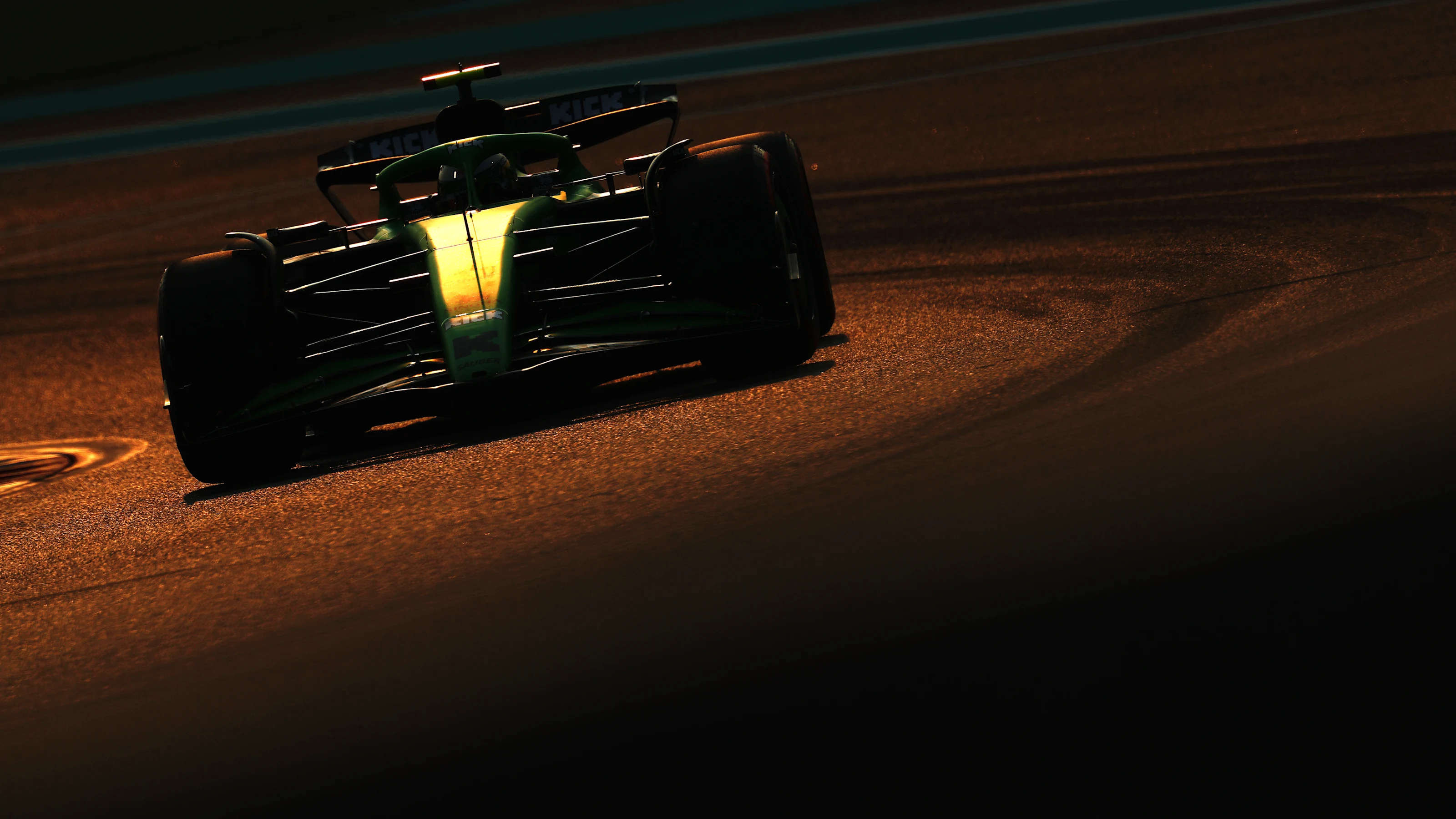 ABU DHABI, UNITED ARAB EMIRATES - DECEMBER 06: Gabriel Bortoleto of Brazil driving the (5) Kick