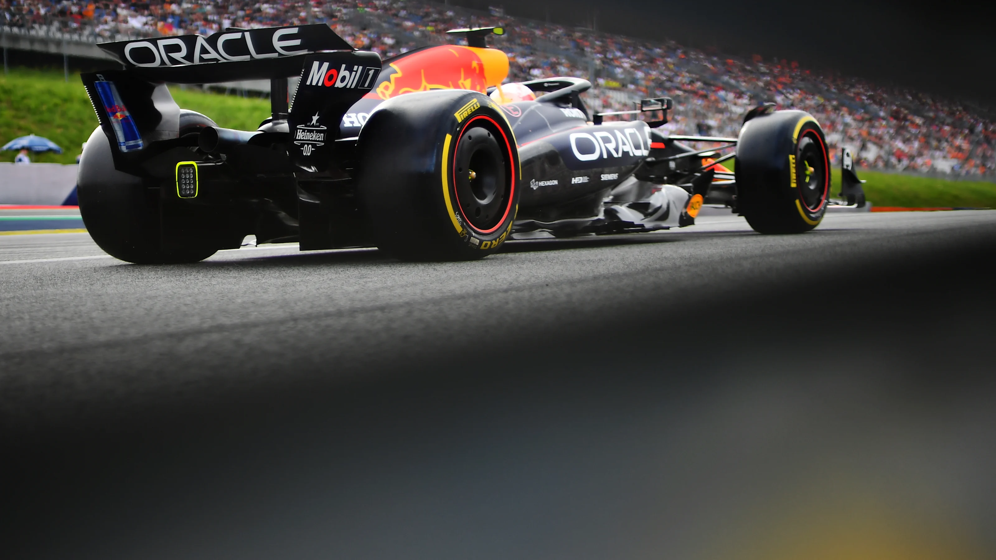 SPIELBERG, AUSTRIA - JUNE 27: Yuki Tsunoda of Japan driving the (22) Oracle Red Bull Racing RB21 on