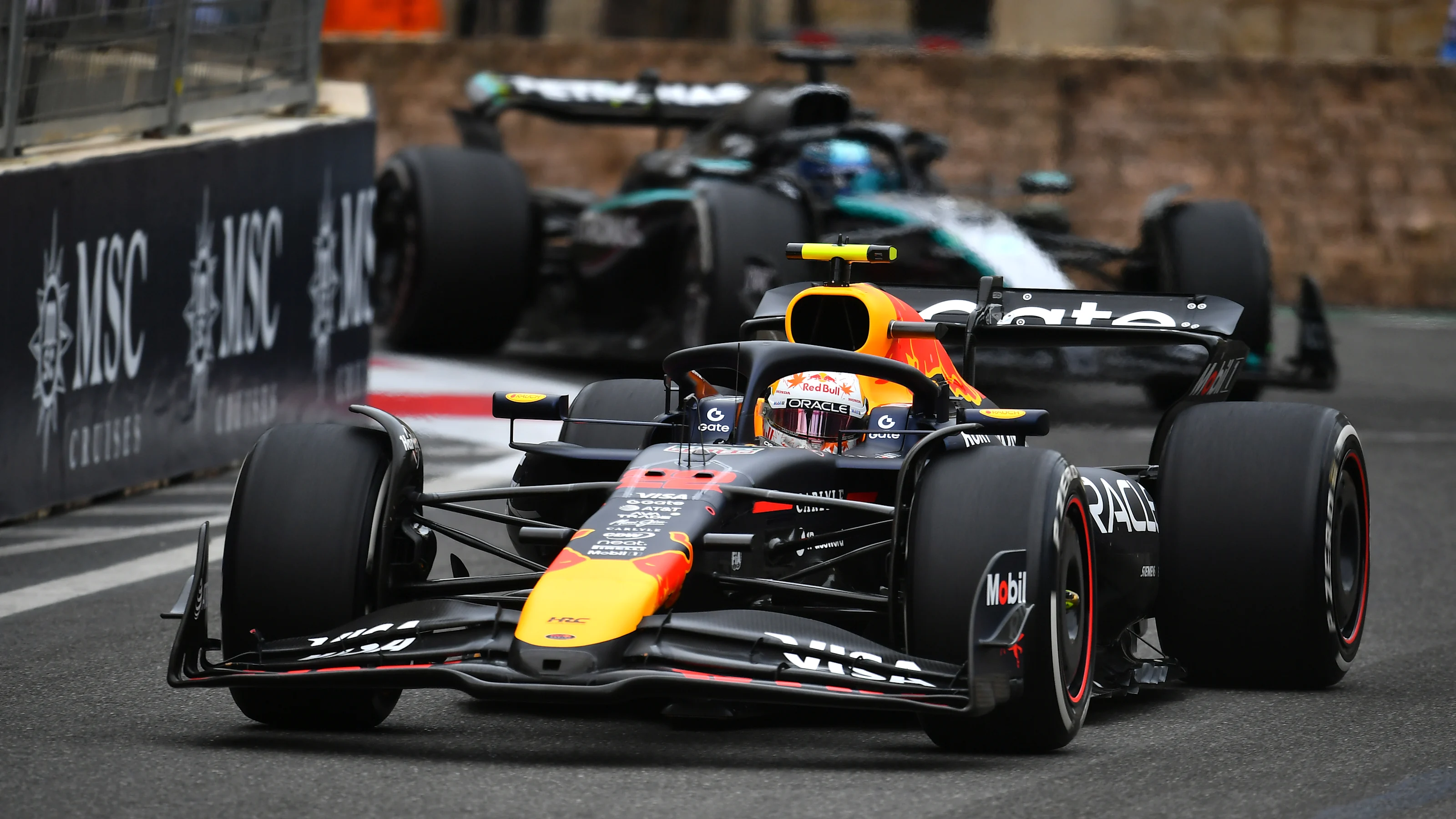 BAKU, AZERBAIJAN - SEPTEMBER 21: Yuki Tsunoda of Japan driving the (22) Oracle Red Bull Racing RB21