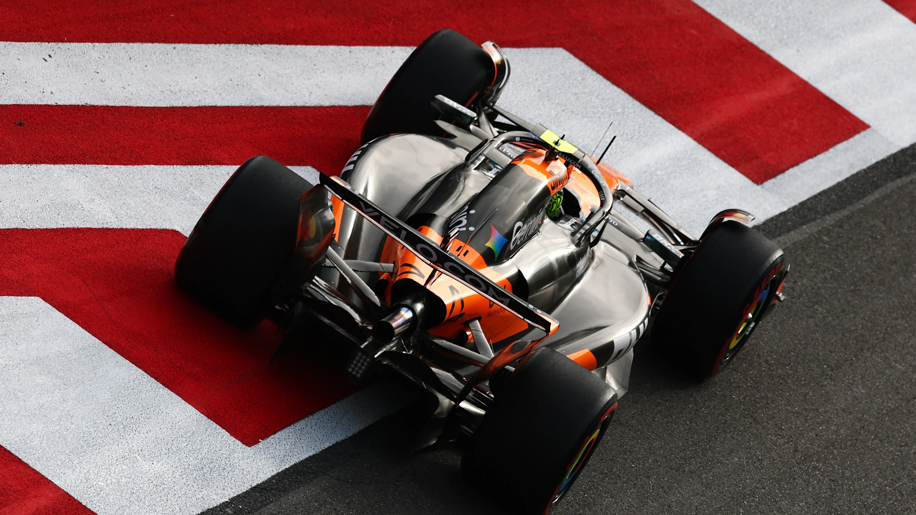 BAKU, AZERBAIJAN - SEPTEMBER 19: Lando Norris of Great Britain driving the (4) McLaren MCL39