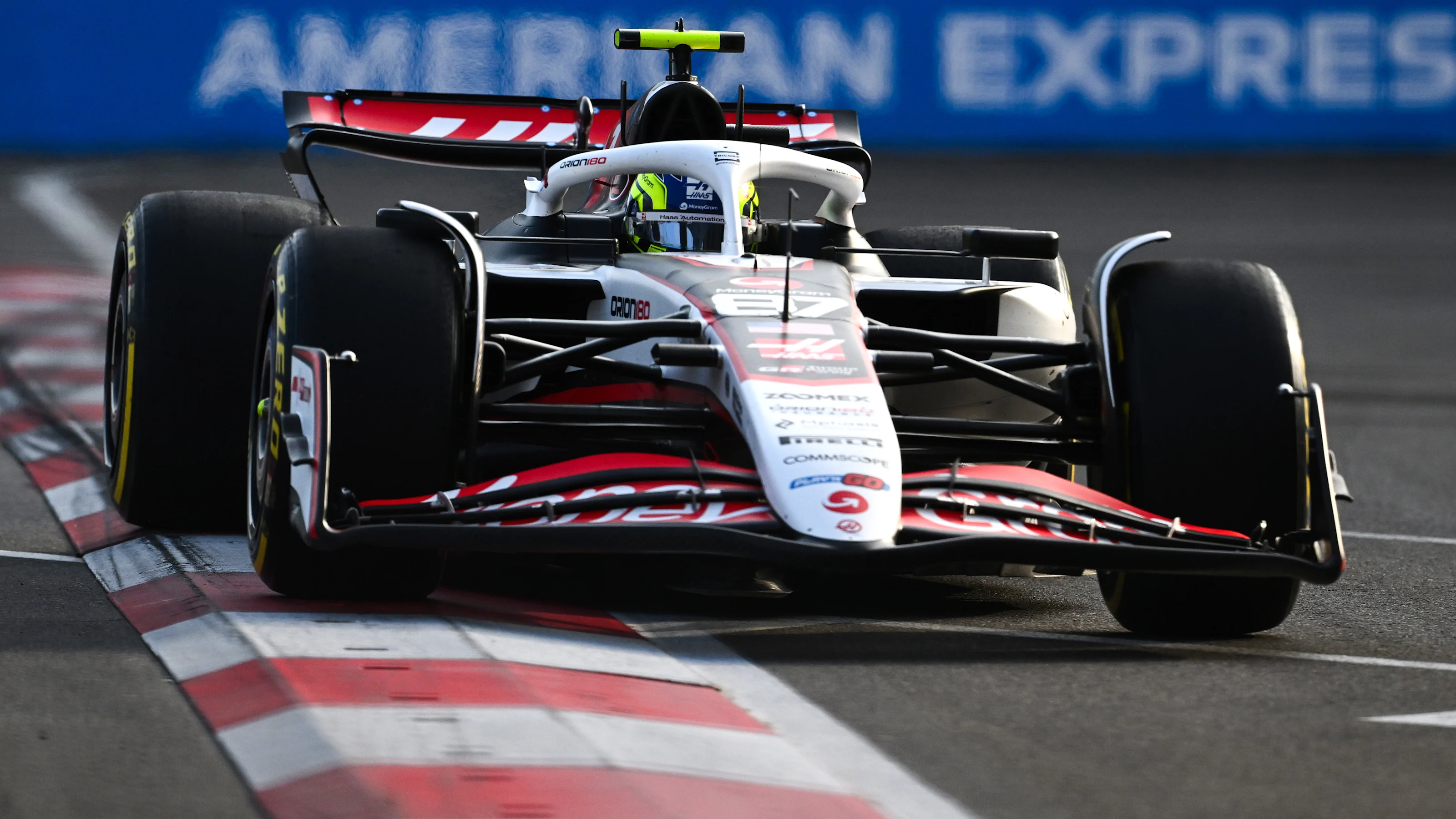 BAKU, AZERBAIJAN - SEPTEMBER 19: Oliver Bearman of Great Britain driving the (87) Haas F1 VF-25