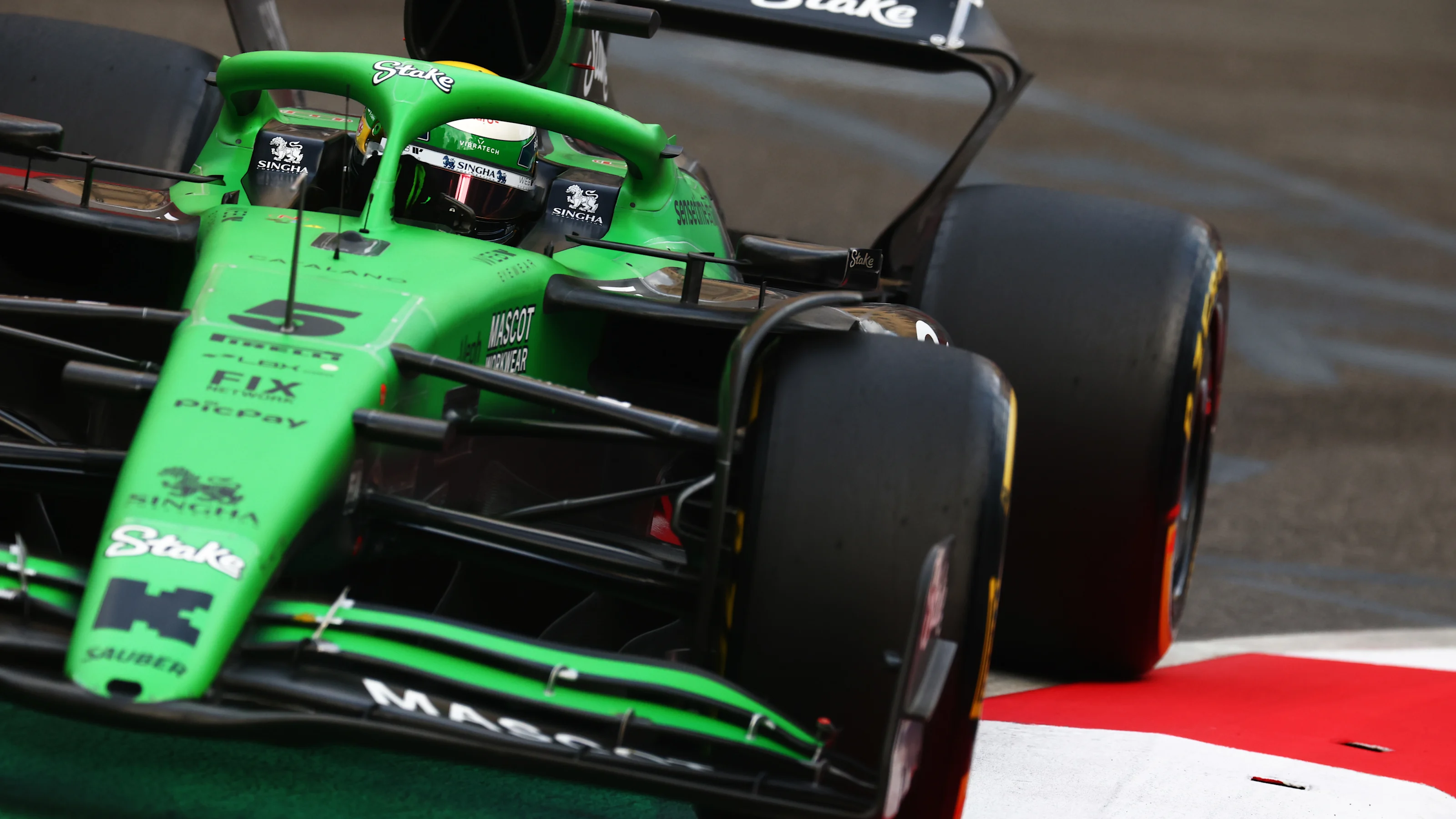BAKU, AZERBAIJAN - SEPTEMBER 20: Gabriel Bortoleto of Brazil driving the (5) Kick Sauber C45
