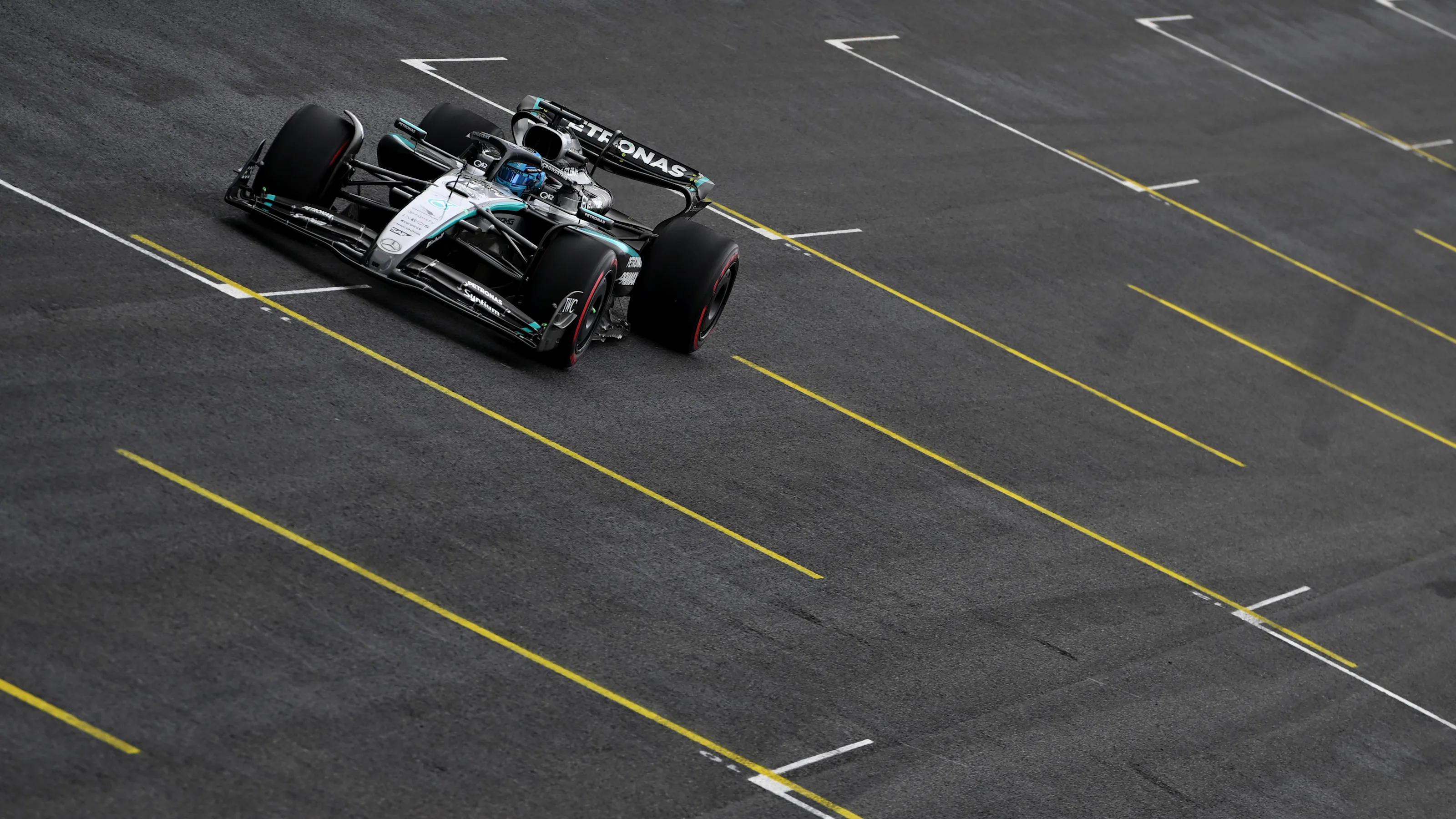 SAO PAULO, BRAZIL - NOVEMBER 08: George Russell of Great Britain driving the (63) Mercedes AMG