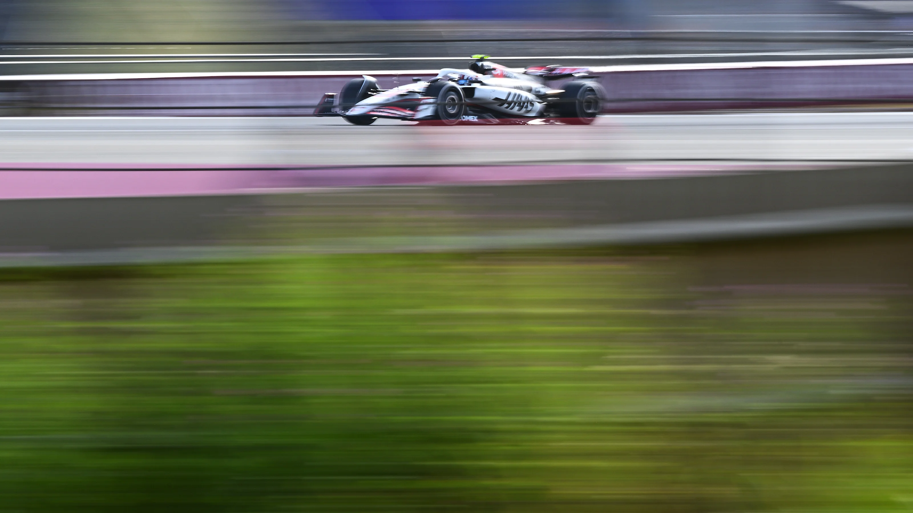 NORTHAMPTON, ENGLAND - JULY 04: Oliver Bearman of Great Britain driving the (87) Haas F1 VF-25