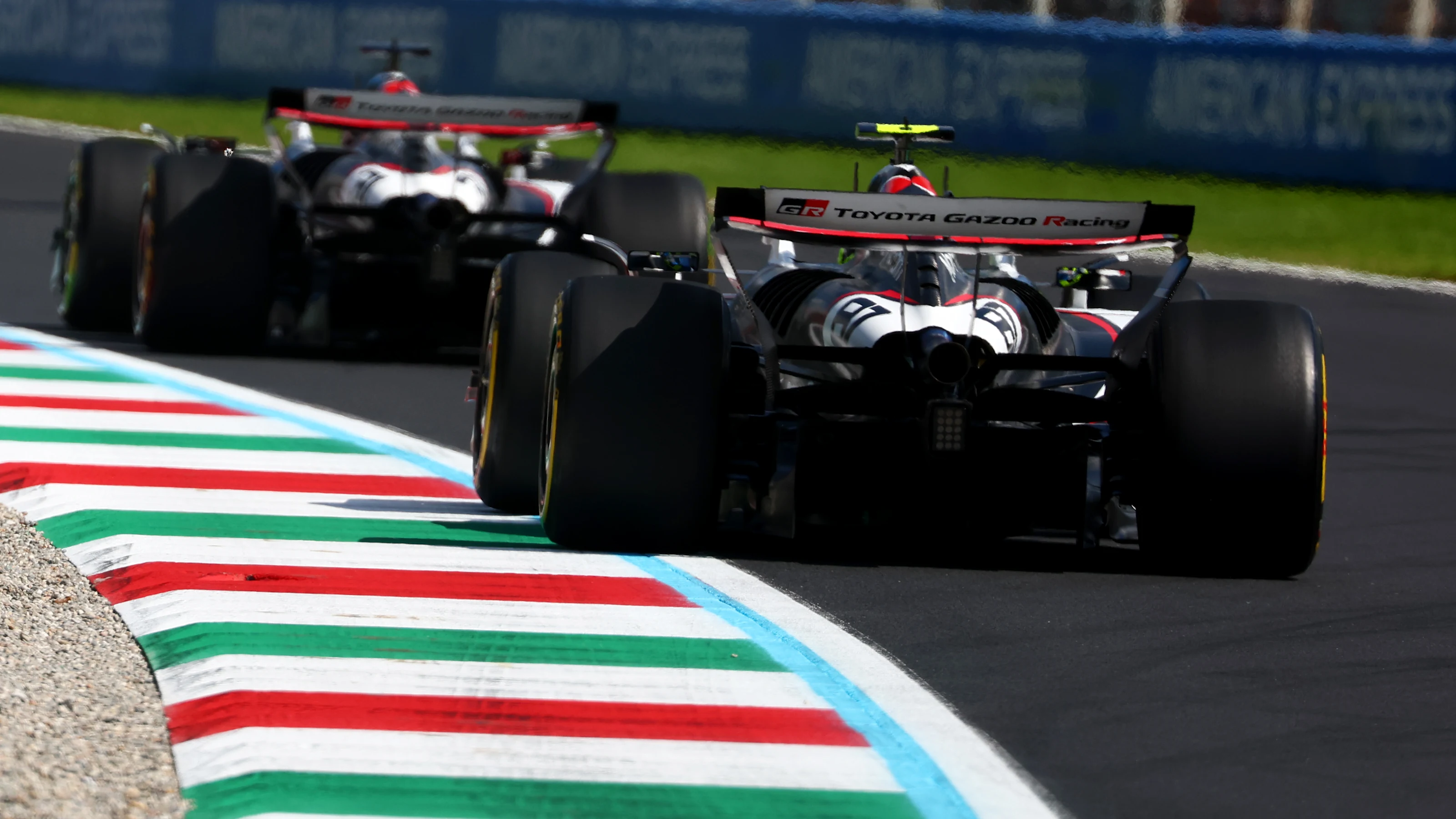 MONZA, ITALY - SEPTEMBER 05: Esteban Ocon of France driving the (31) Haas F1 VF-25 Ferrari leads