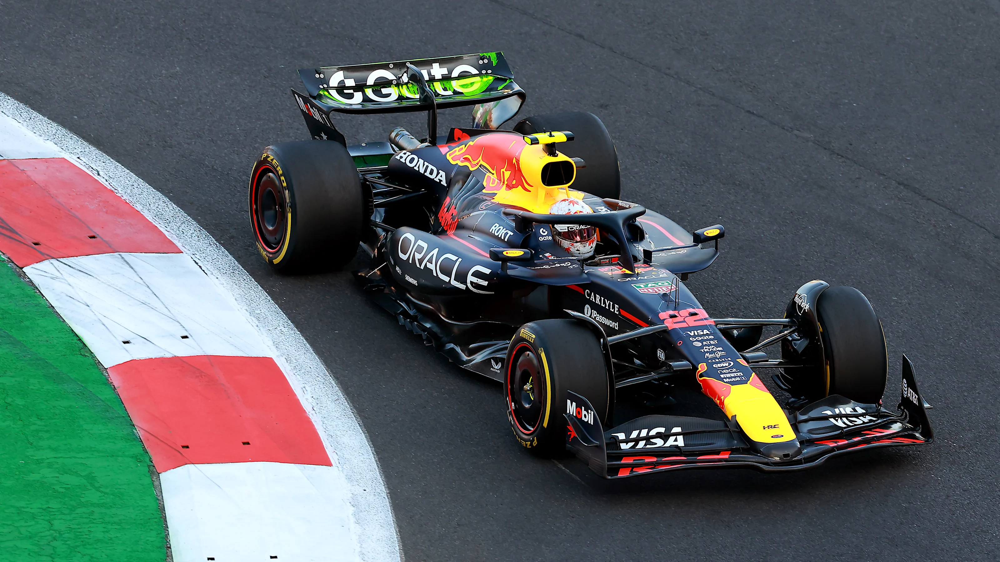 MEXICO CITY, MEXICO - OCTOBER 24: Yuki Tsunoda of Japan driving the (22) Oracle Red Bull Racing