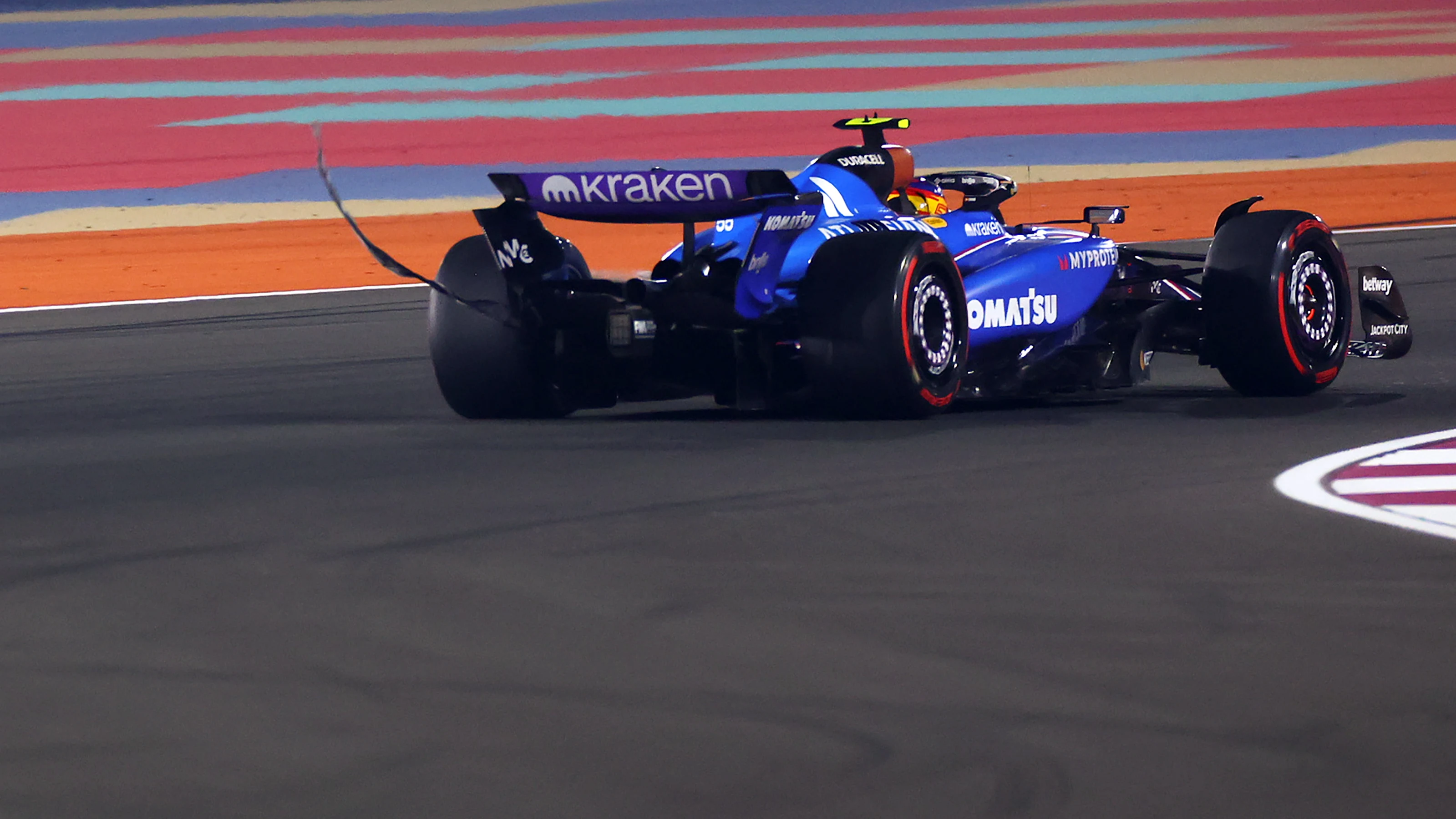 LUSAIL CITY, QATAR - NOVEMBER 29: Carlos Sainz of Spain driving the (55) Williams FW47 Mercedes on