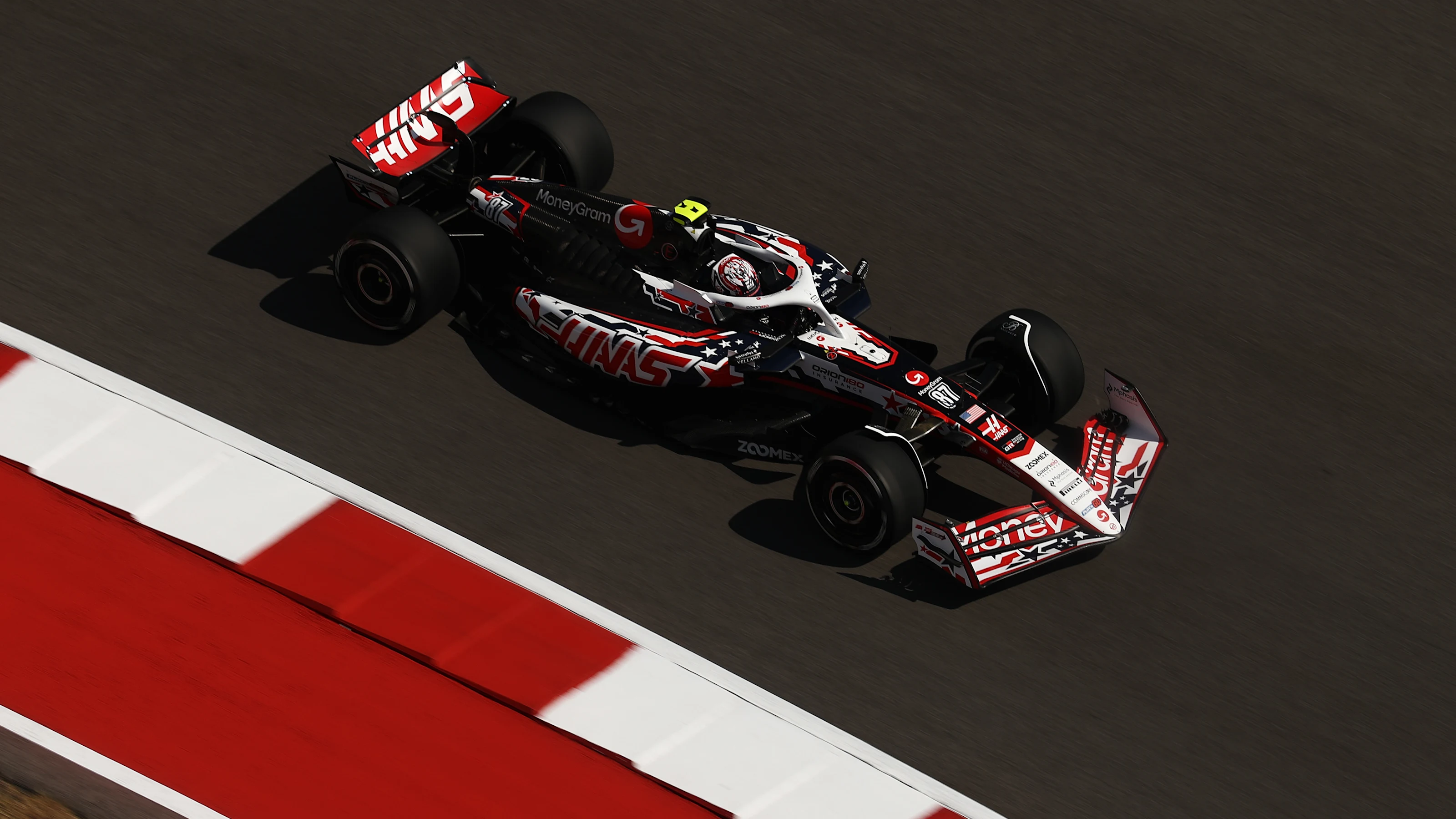 AUSTIN, TEXAS - OCTOBER 17: Oliver Bearman of Great Britain driving the (87) Haas F1 VF-25 Ferrari