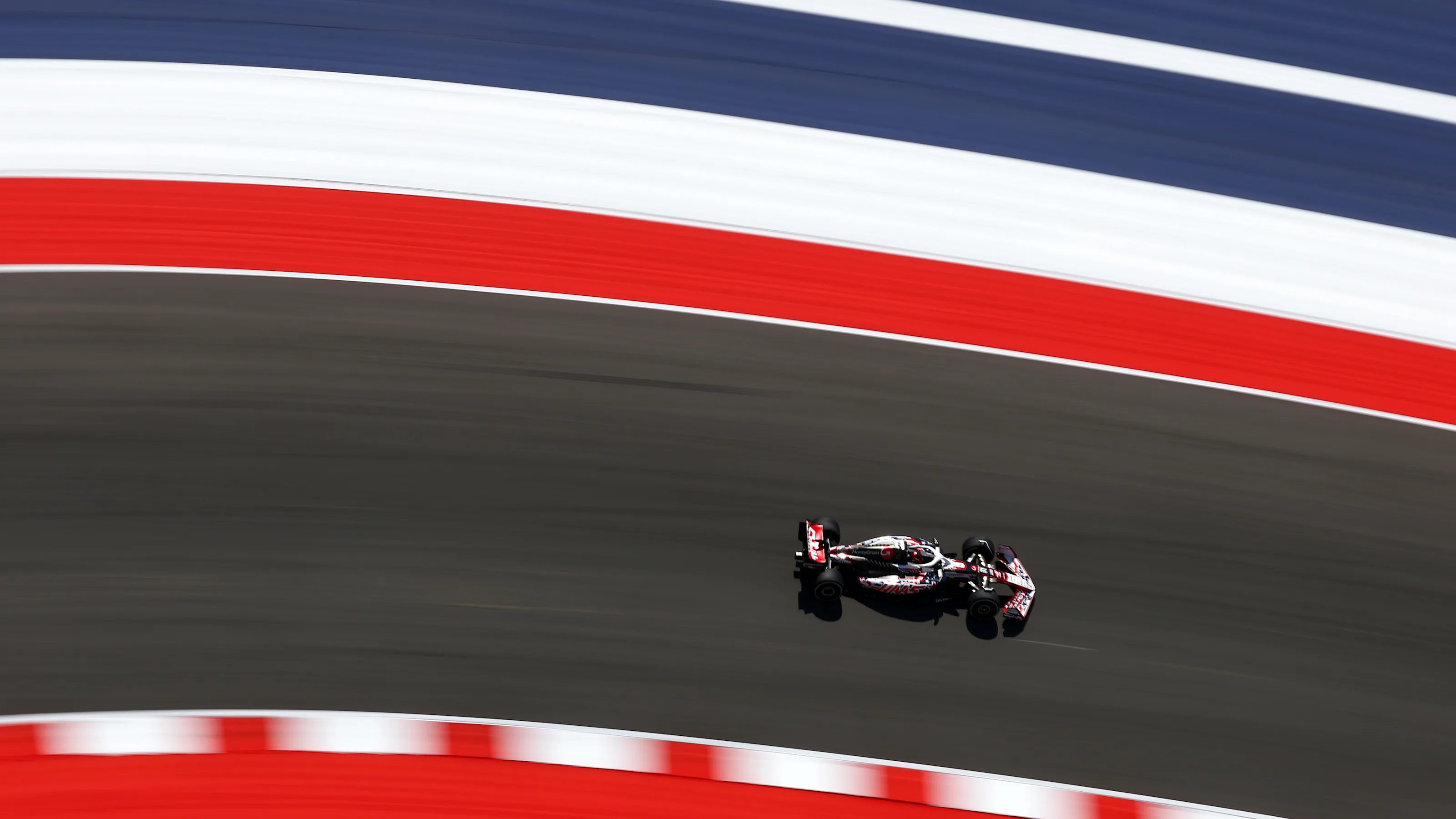 AUSTIN, TEXAS - OCTOBER 17: Esteban Ocon of France driving the (31) Haas F1 VF-25 Ferrari on track