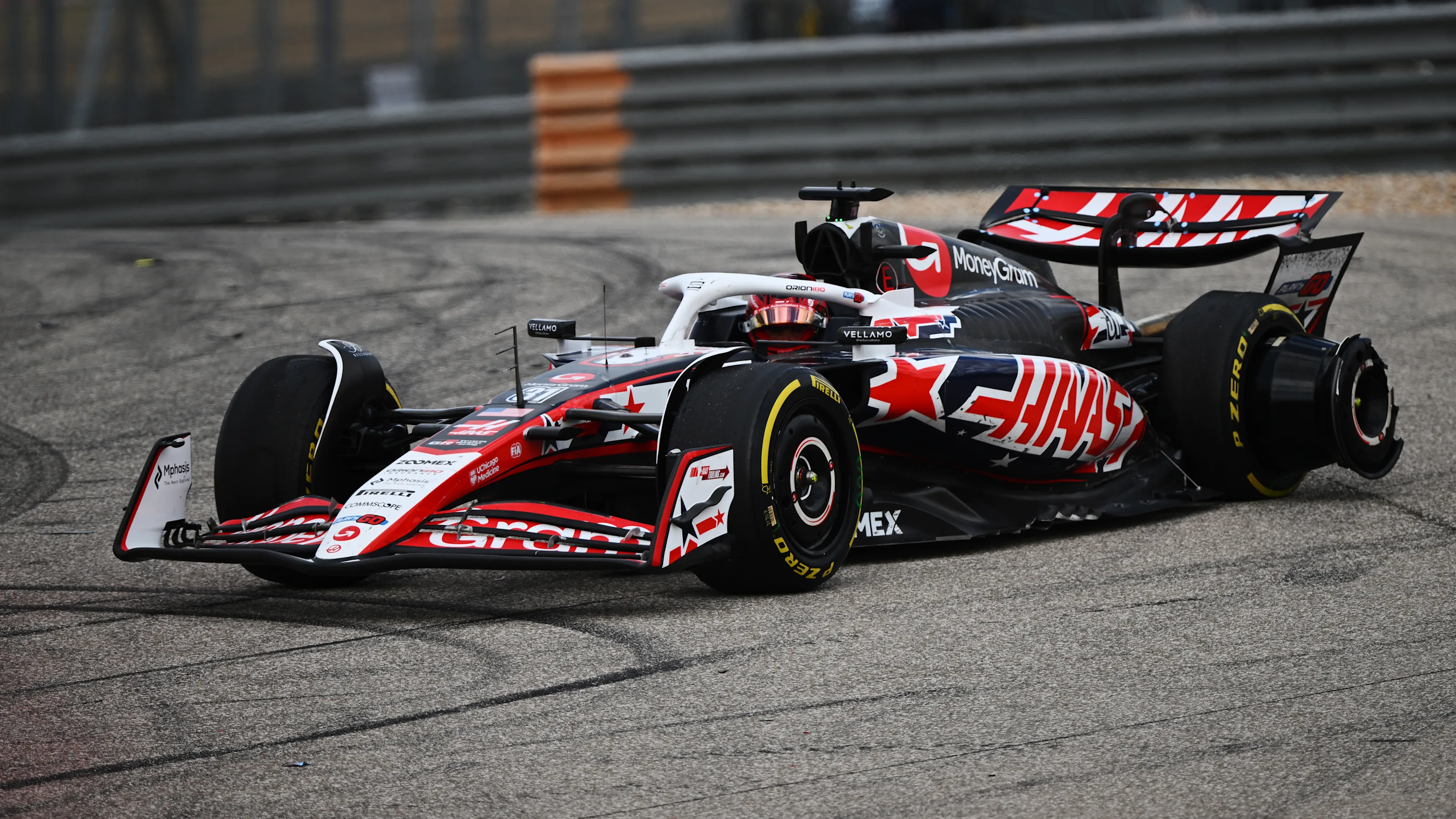 AUSTIN, TEXAS - OCTOBER 18: Esteban Ocon of France driving the (31) Haas F1 VF-25 Ferrari crashes