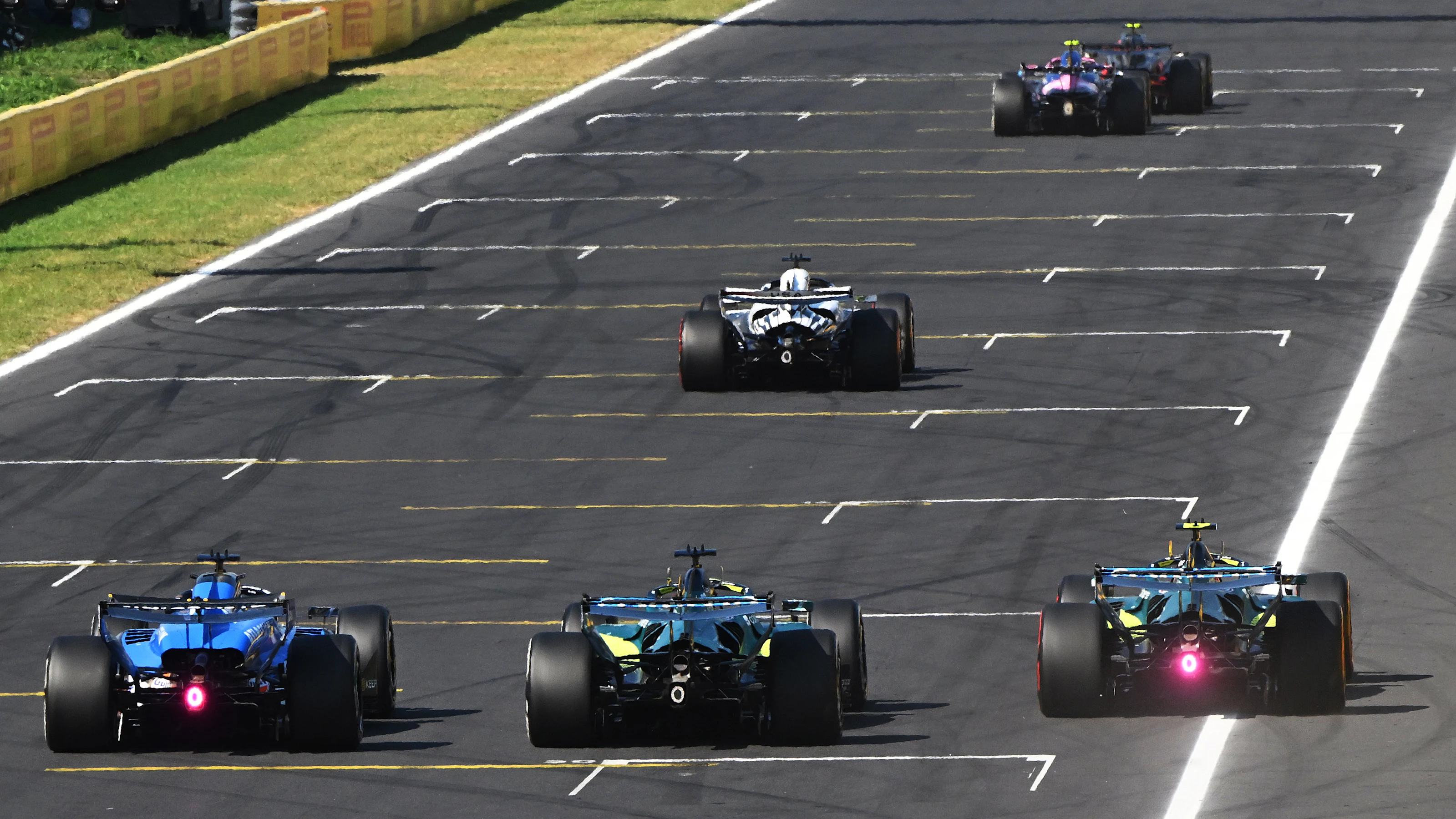 MONZA, ITALY - SEPTEMBER 06: Alexander Albon of Thailand driving the (23) Williams FW48 Mercedes