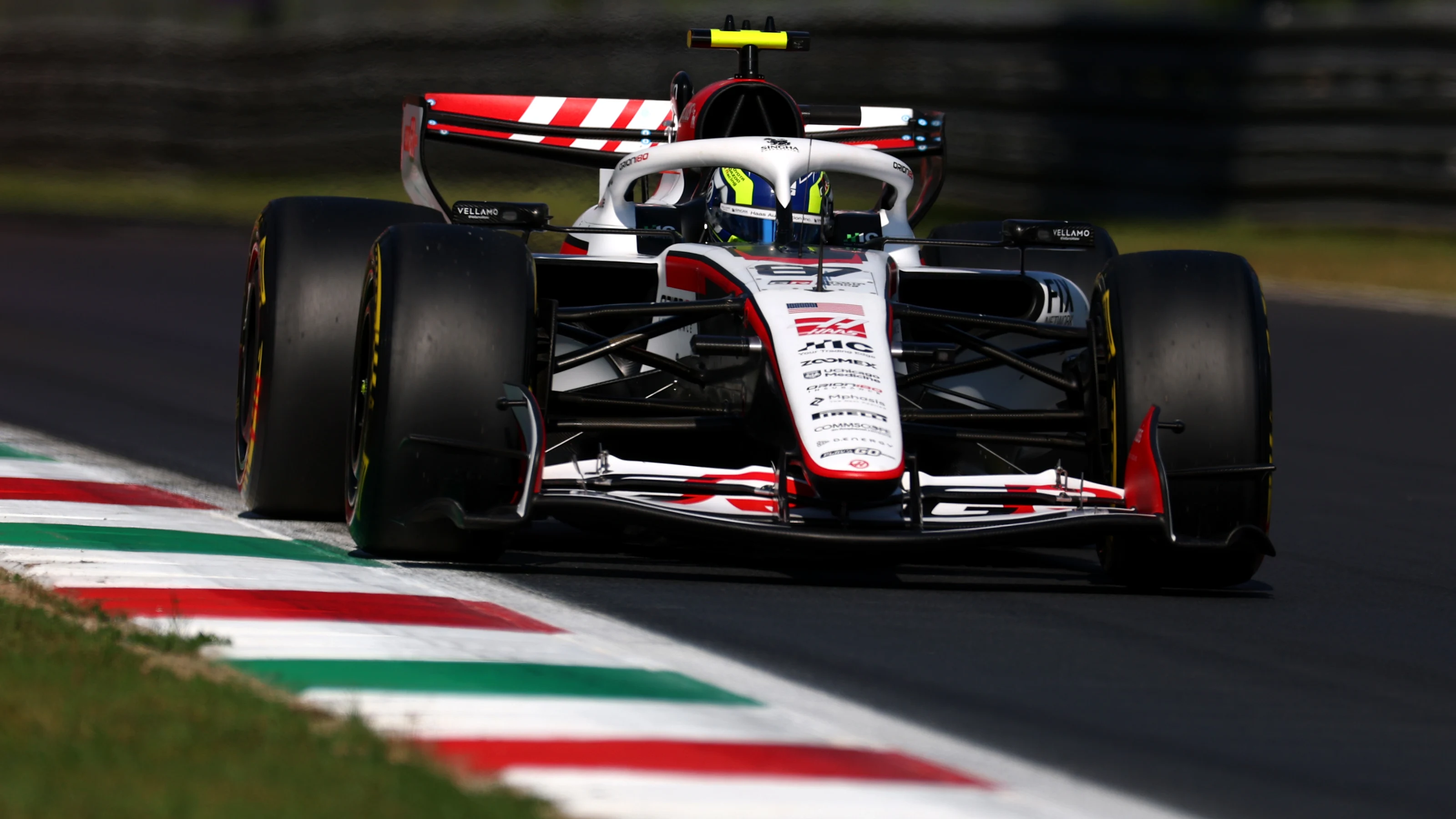 MONZA, ITALY - SEPTEMBER 04: Oliver Bearman of Great Britain driving the (87) Haas F1 VF-26 Ferrari