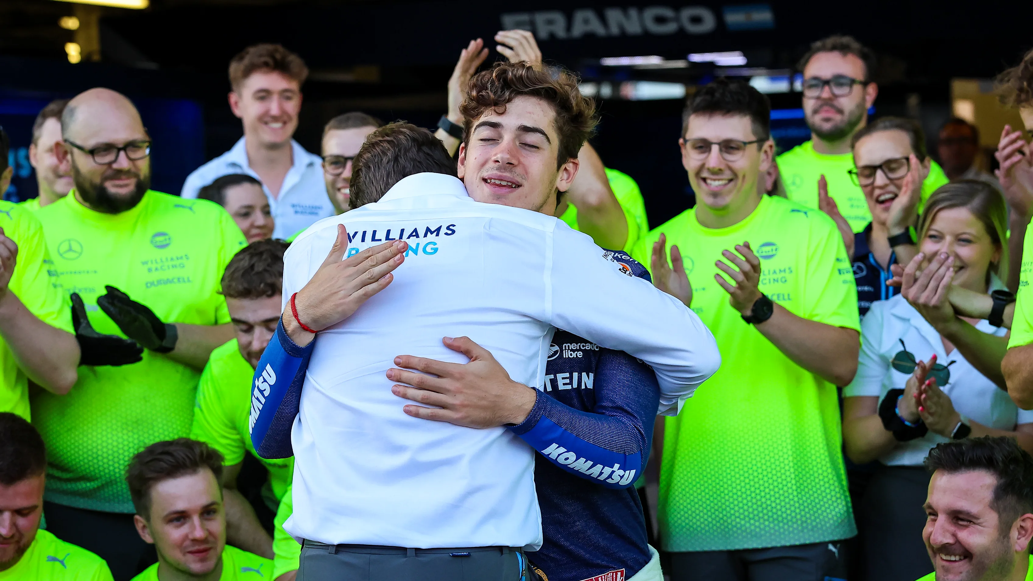 BAKU, AZERBAIJAN - SEPTEMBER 15: Franco Colapinto of Argentina and Williams hugs James Vowles, Team