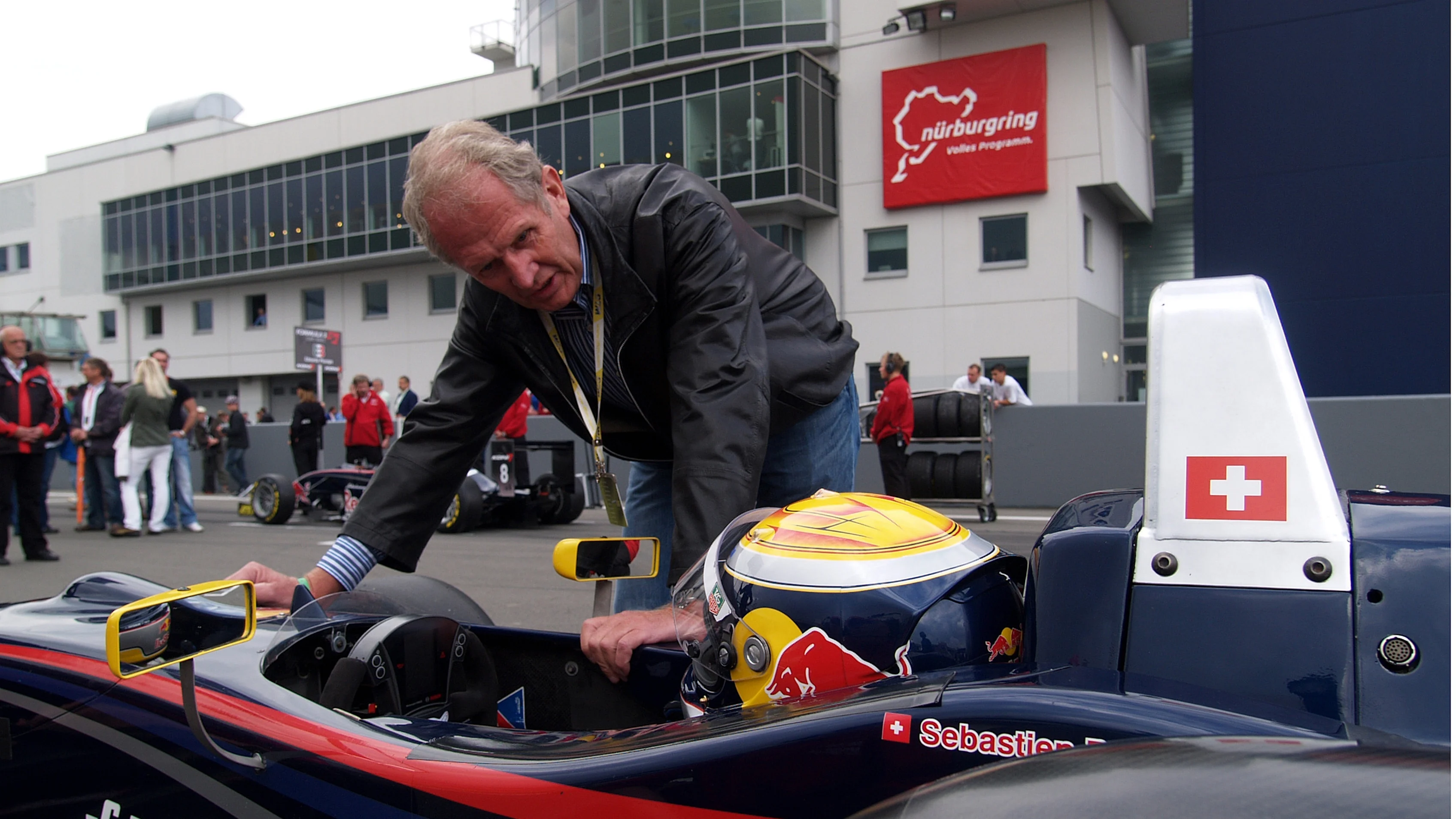 Sebastien Buemi (SUI) ASL Mucke Motorsport with Dr. Helmut Marko (AUT) Red Bull Racing. Formula