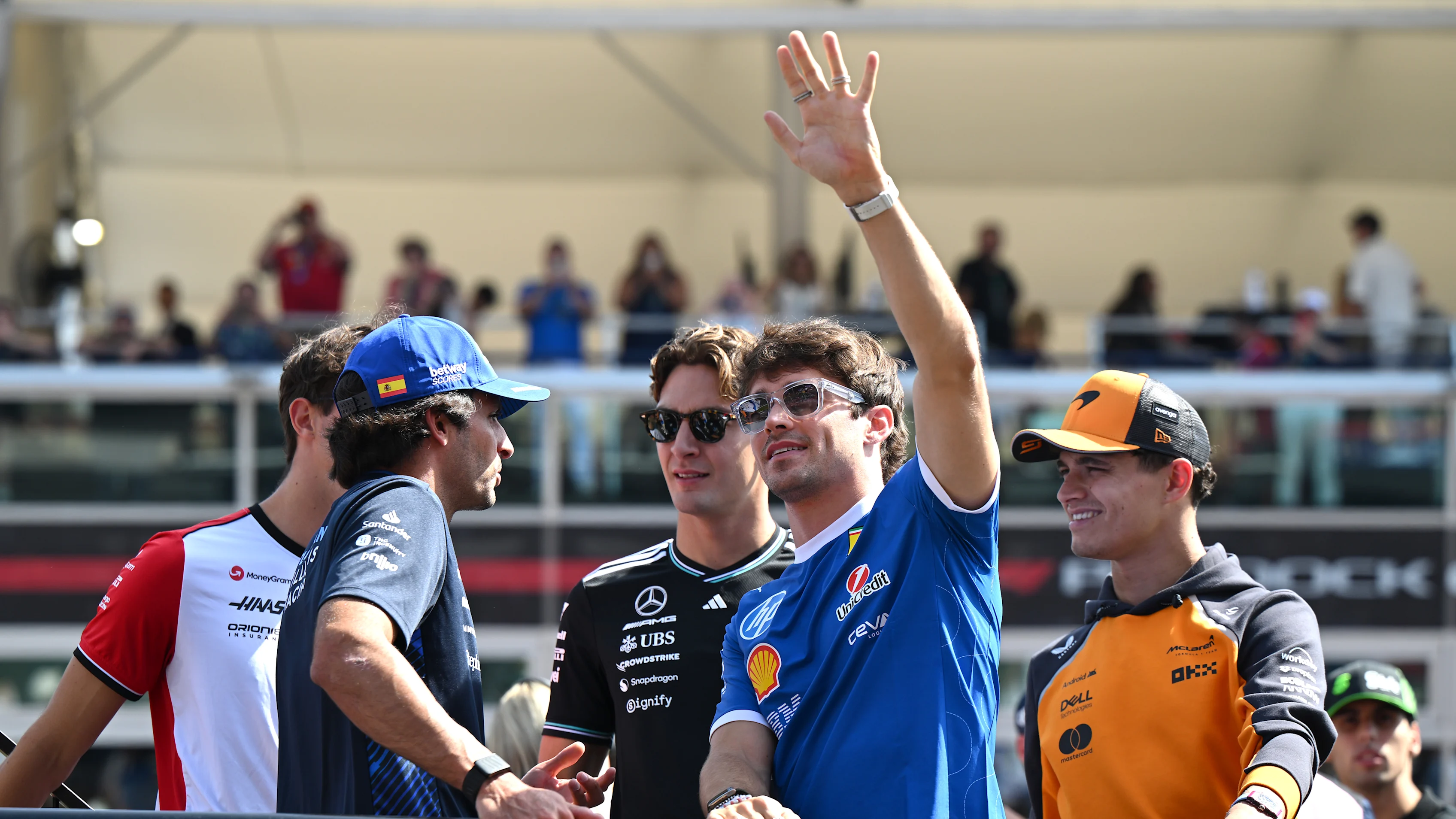 MONZA, ITALY - SEPTEMBER 07: Carlos Sainz of Spain and Williams George Russell of Great Britain and