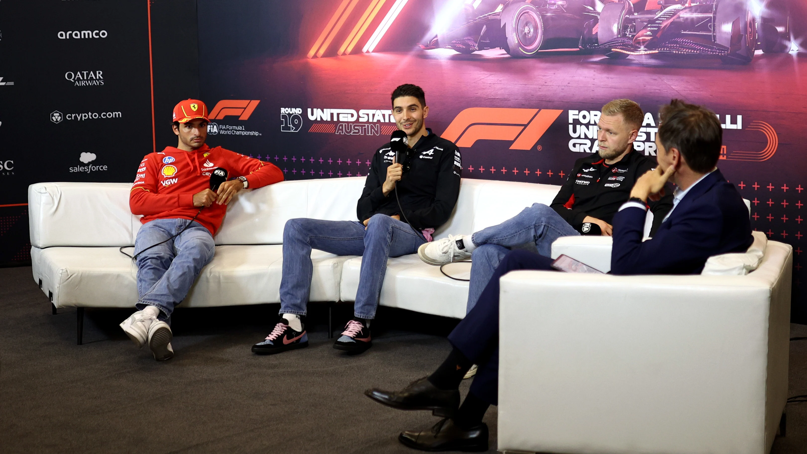 AUSTIN, TEXAS - OCTOBER 17: Carlos Sainz of Spain and Ferrari, Esteban Ocon of France and Alpine F1