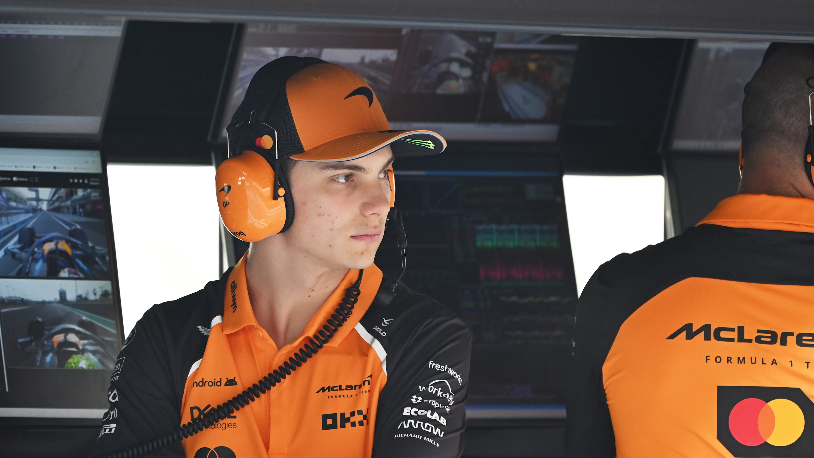 ABU DHABI, UNITED ARAB EMIRATES - DECEMBER 05: Oscar Piastri of Australia and McLaren on the pit