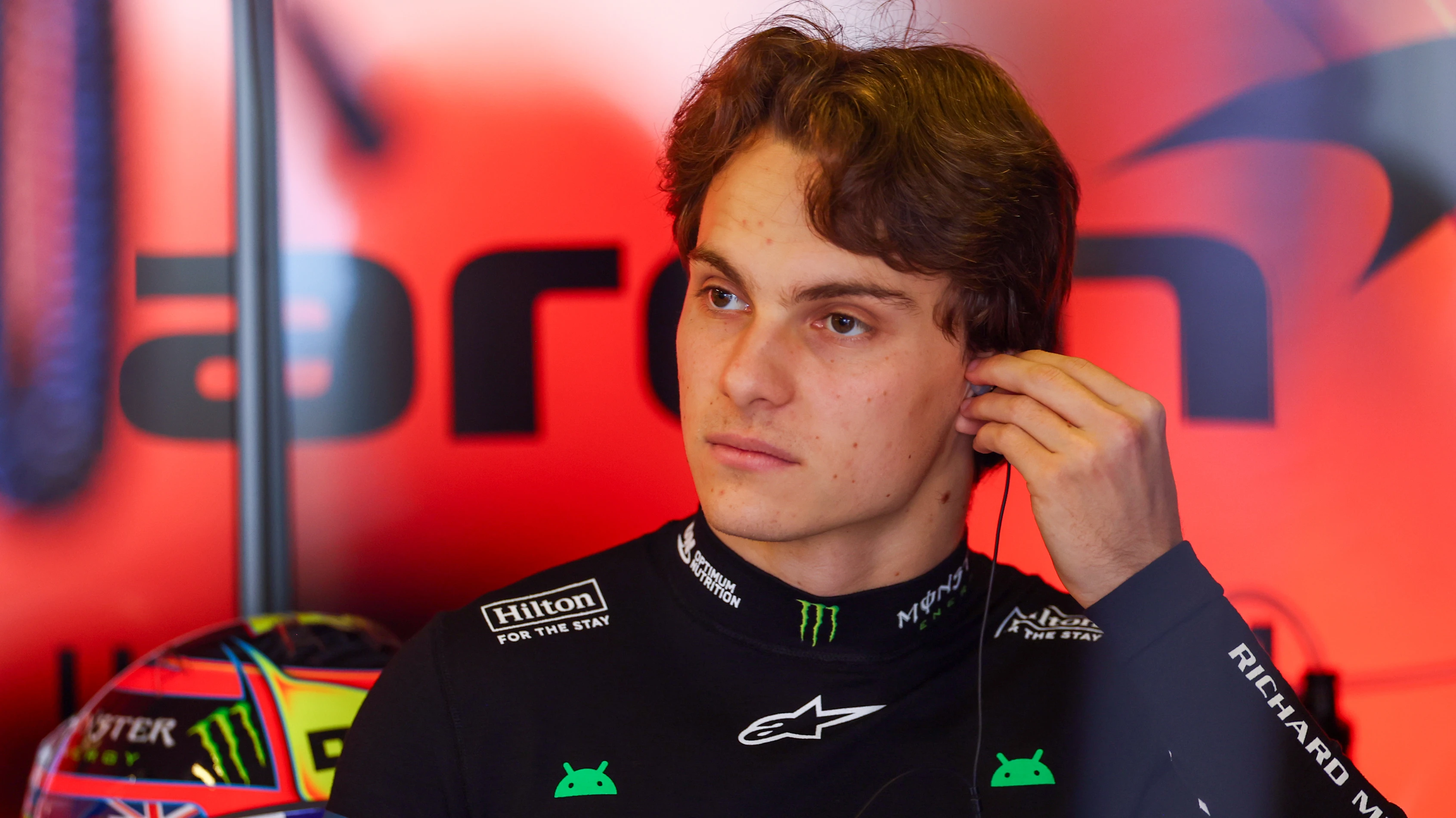 ABU DHABI, UNITED ARAB EMIRATES - DECEMBER 06: Oscar Piastri of McLaren and Australia during